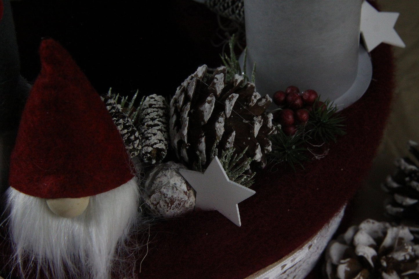 Adventskranz Adventskalender mit Wichteln & Sternen – Handgemachte skandinavische Weihnachtsdeko