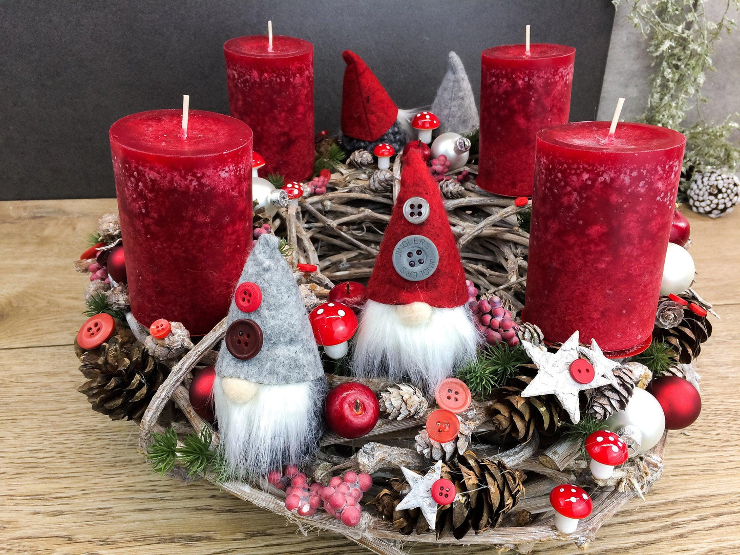 Skandinavischer Adventskranz mit Wichteln - Handgefertigte Weihnachtsdeko