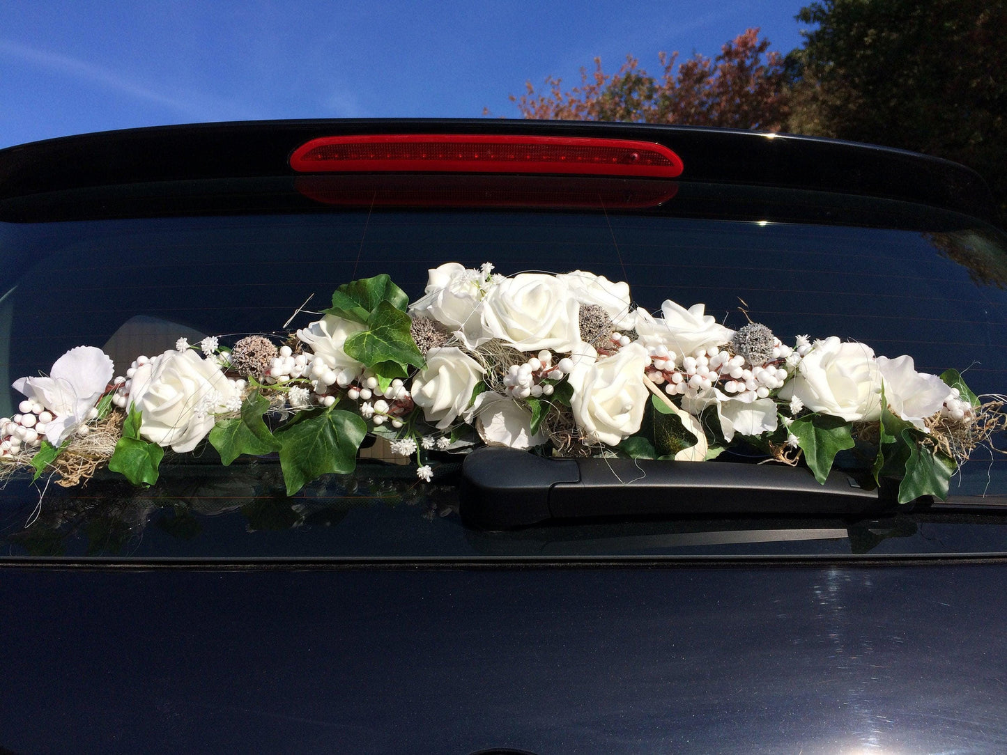 Eleganter handgefertigter Autoschmuck für Ihre Hochzeit