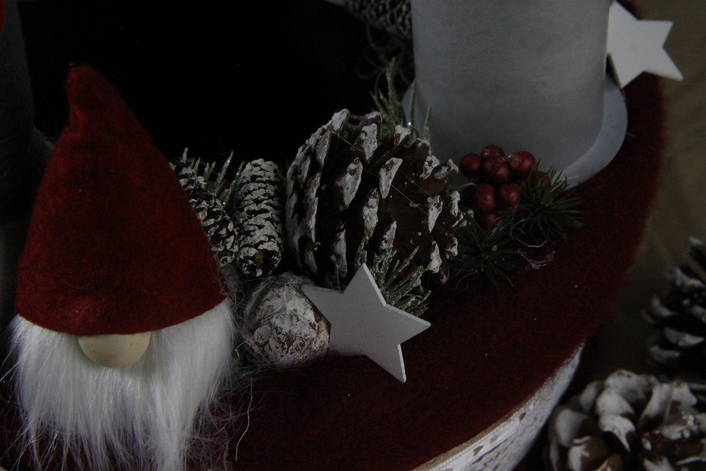 Adventskranz Adventskalender mit Wichteln & Sternen – Handgemachte skandinavische Weihnachtsdeko