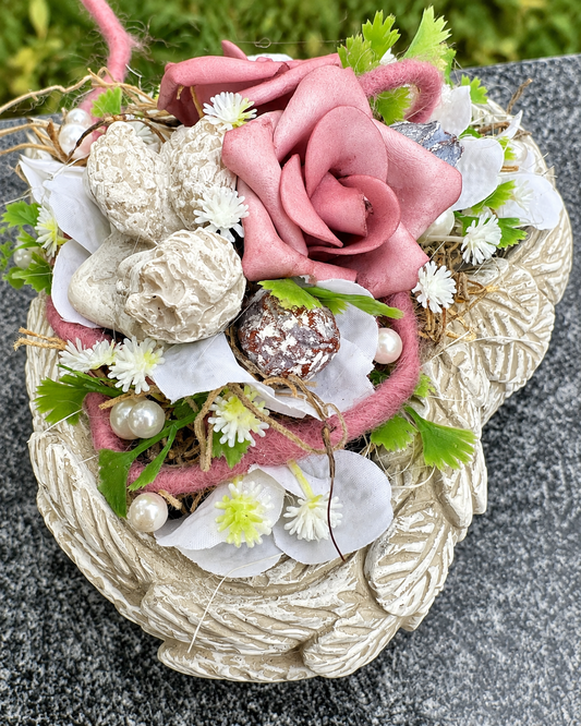 Grabherz Beton Flügel Seidenblumen Rose – langlebiger Grabschmuck – Grabgesteck – SarahsFlowerStudio