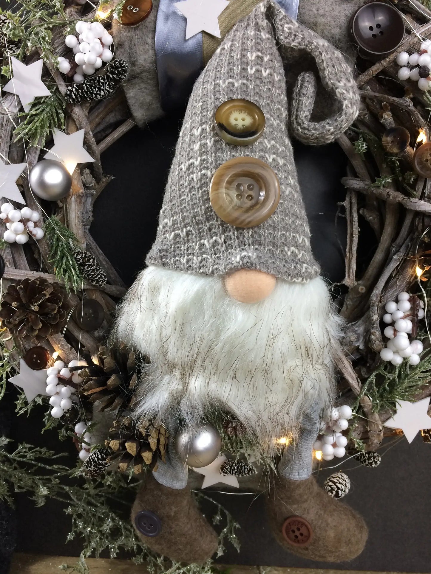 Advent 45cm Türkranz ohne Lichterkette Türdeko Türschmuck Weihnachten Weidenkranz Wichtel – handgemacht aus Seiden- und Kunstblumen, langlebig & pflegeleicht von SarahsFlowerStudio