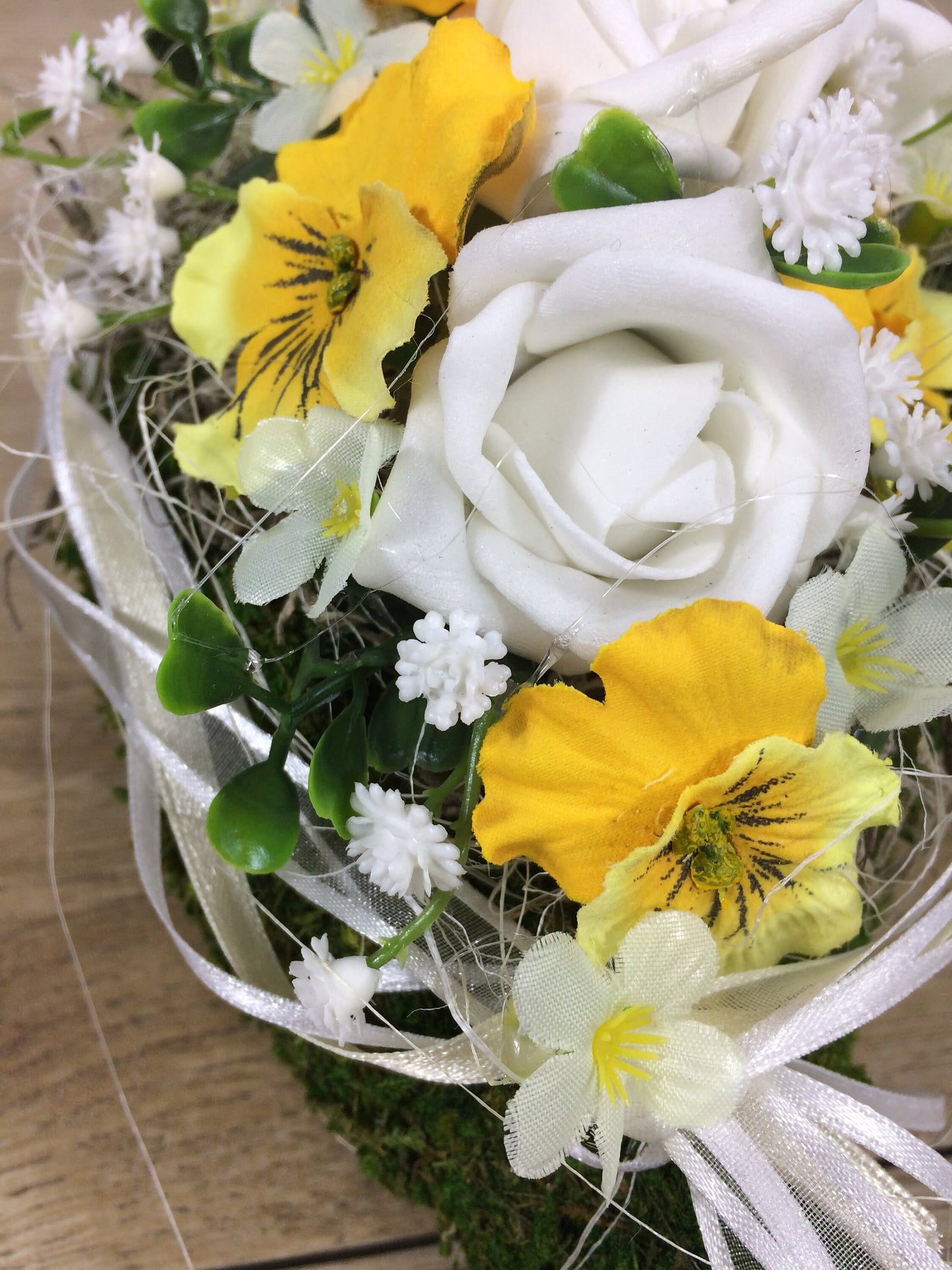Seidenblumen Grabherz Rose mit Stiefmütterchen – Grabdekorat 2 – Grabgesteck – SarahsFlowerStudio