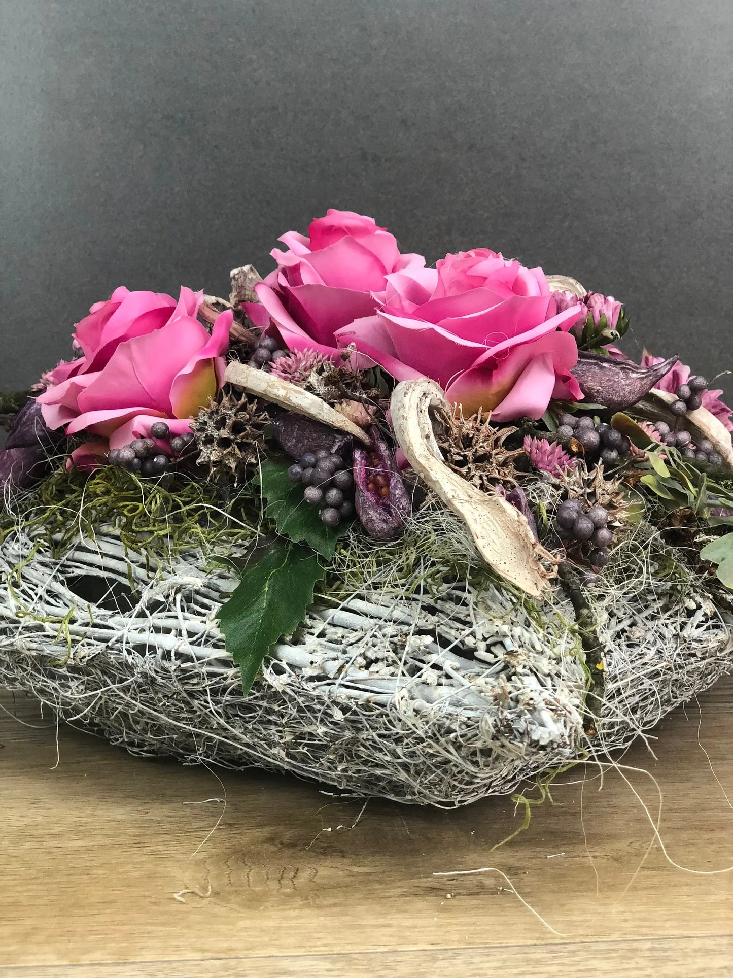Grabgesteck Rose Dahlie Grabschmuck Herz Farbwunsch Grabdeko Grabdekoration – handgemacht aus Seiden- und Kunstblumen, langlebig & pflegeleicht von SarahsFlowerStudio