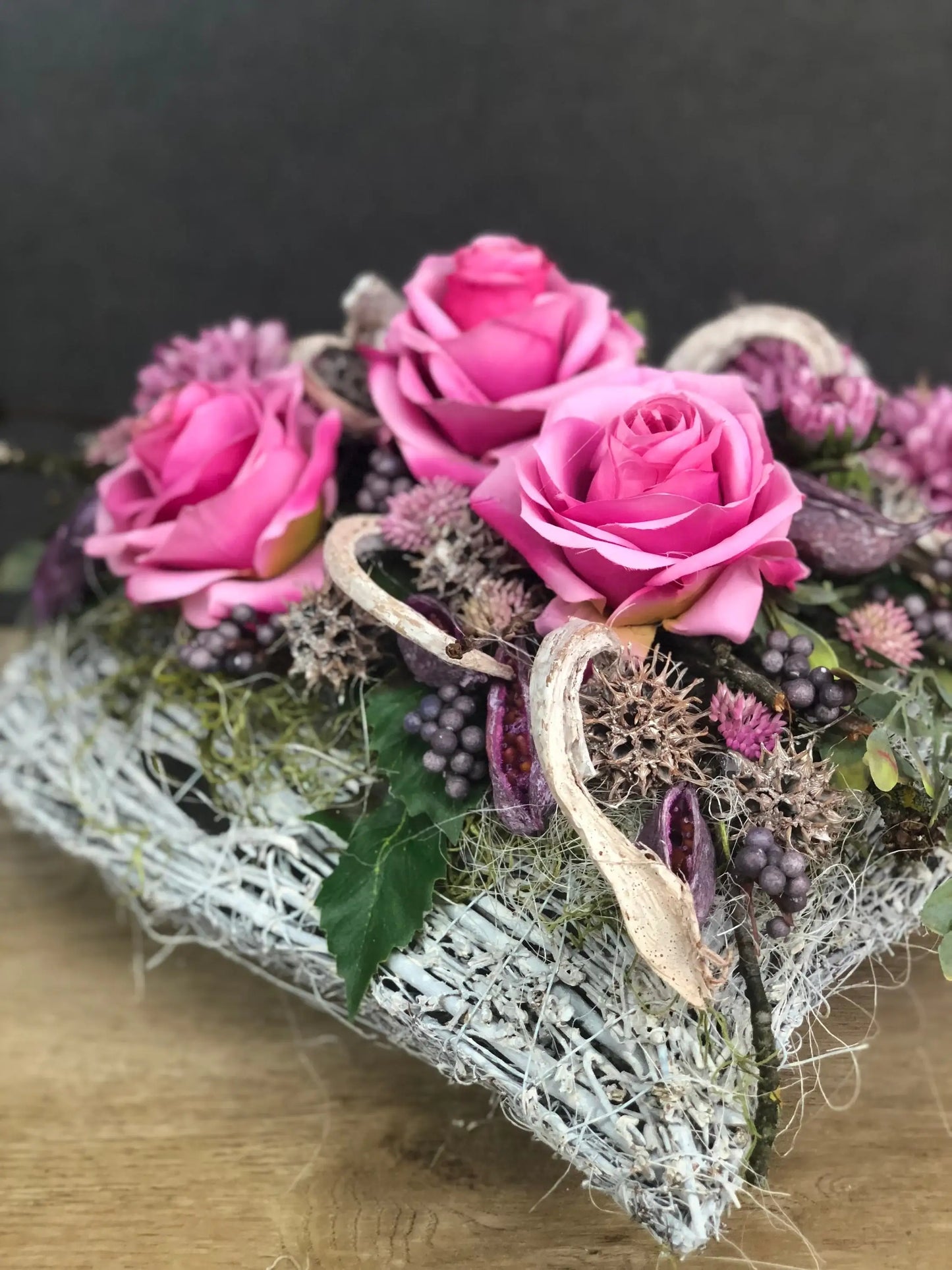 Grabgesteck Rose Dahlie Grabschmuck Herz Farbwunsch Grabdeko Grabdekoration – handgemacht aus Seiden- und Kunstblumen, langlebig & pflegeleicht von SarahsFlowerStudio