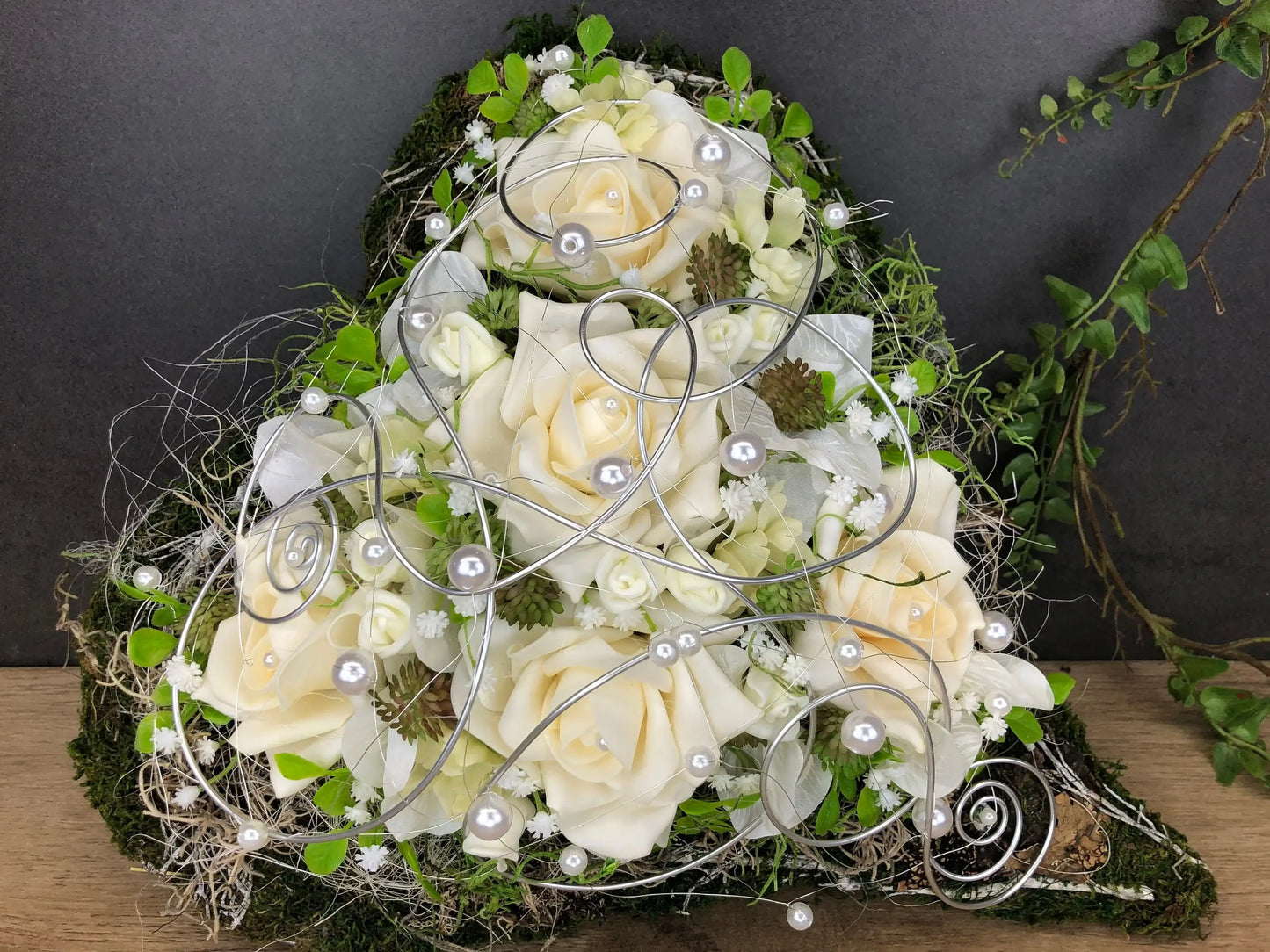 Grabgesteck Grabschmuck Herz Grabdekoration Grabschmuck Allerheiligen Rose – handgemacht aus Seiden- und Kunstblumen, langlebig & pflegeleicht von SarahsFlowerStudio
