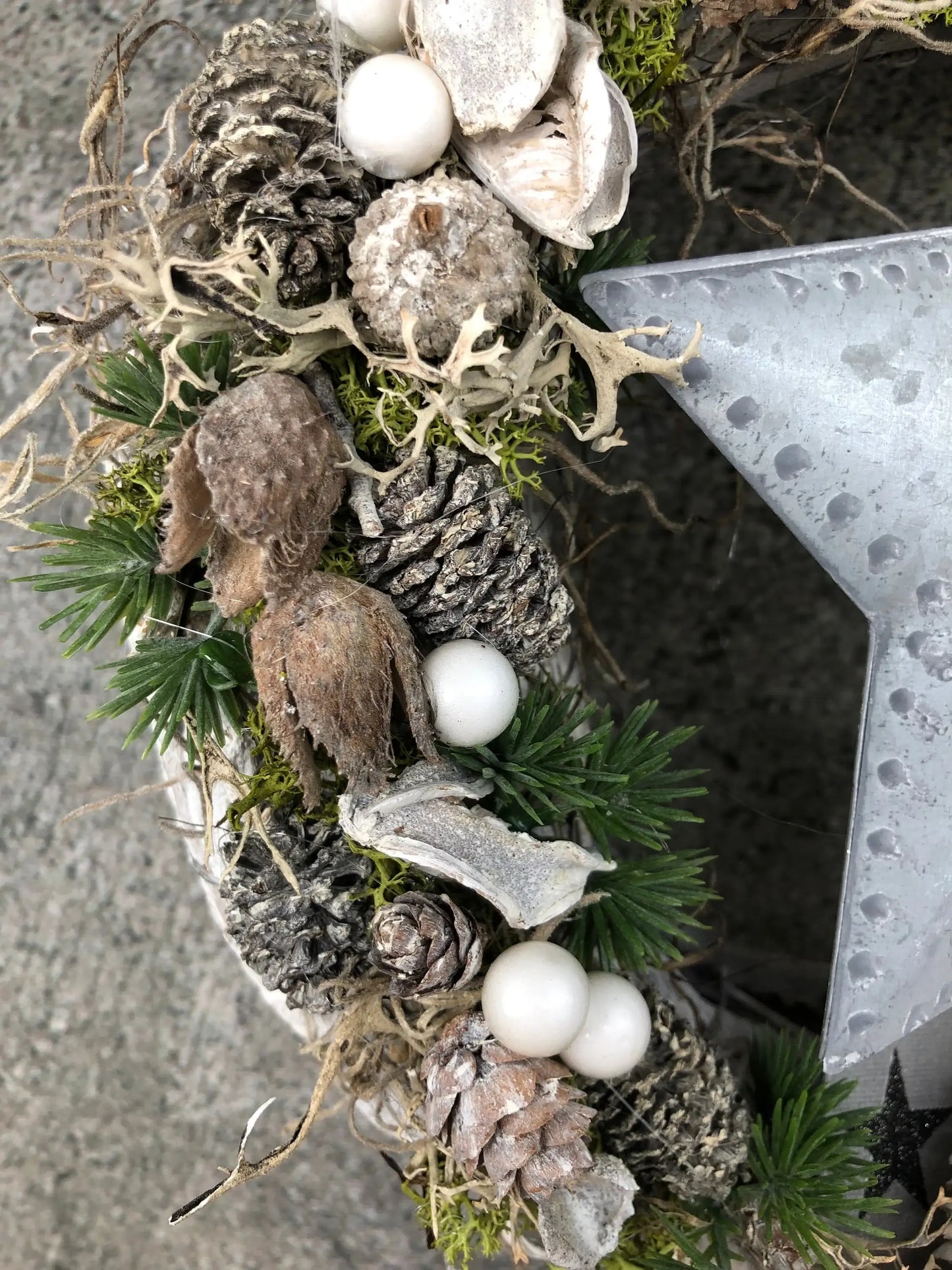 Advent Türkranz Türdeko Türschmuck Weihnachten Stern Metallstern mit LED – handgemacht aus Seiden- und Kunstblumen, langlebig & pflegeleicht von SarahsFlowerStudio