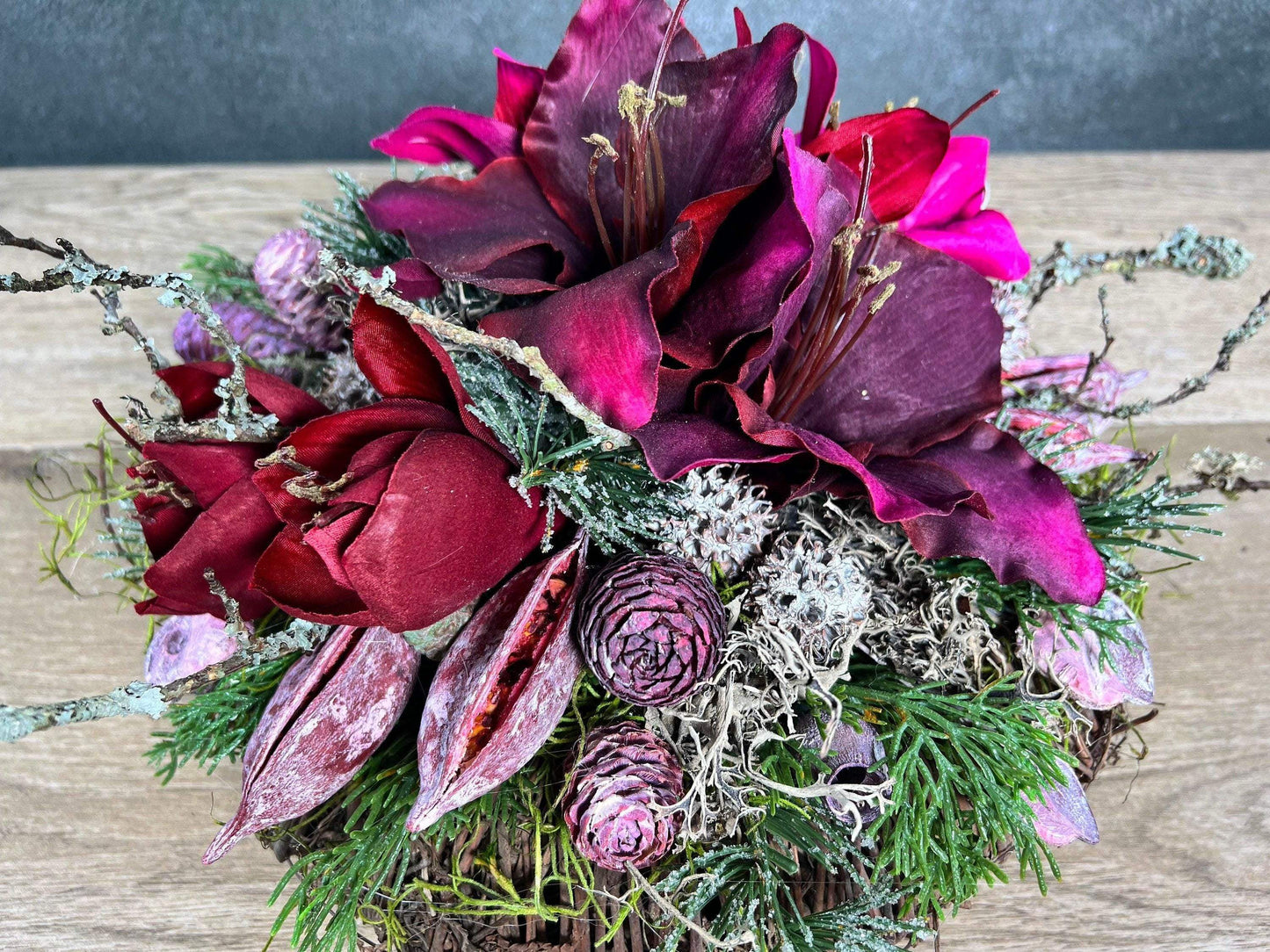 Grabgesteck Allerheiligen Grabschmuck Amaryllis Wunschfarbe Grabdeko Grabdekoration Allerheiligen – handgemacht aus Seiden- und Kunstblumen, langlebig & pflegeleicht von SarahsFlowerStudio