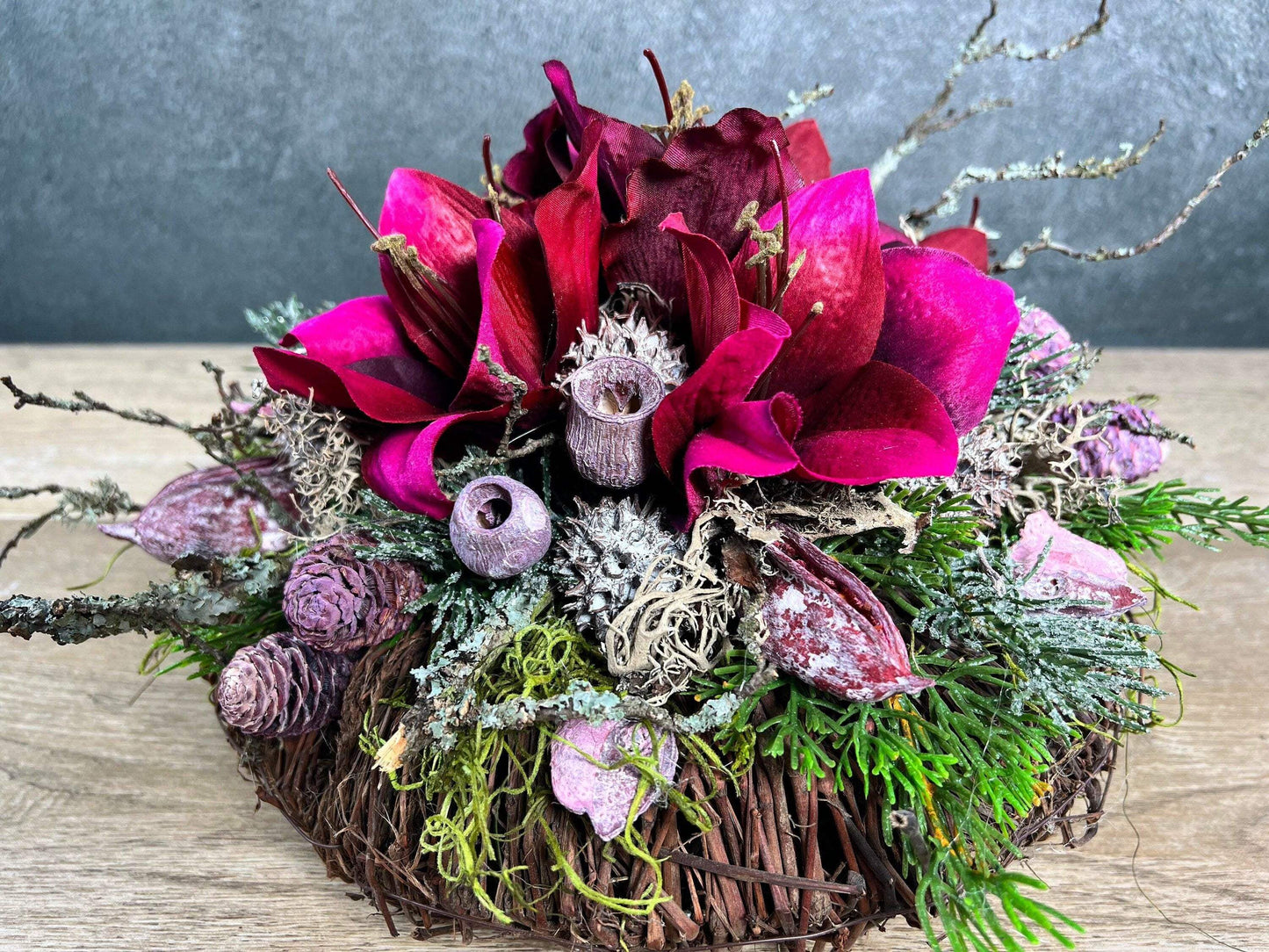 Grabgesteck Allerheiligen Grabschmuck Amaryllis Wunschfarbe Grabdeko Grabdekoration Allerheiligen – handgemacht aus Seiden- und Kunstblumen, langlebig & pflegeleicht von SarahsFlowerStudio