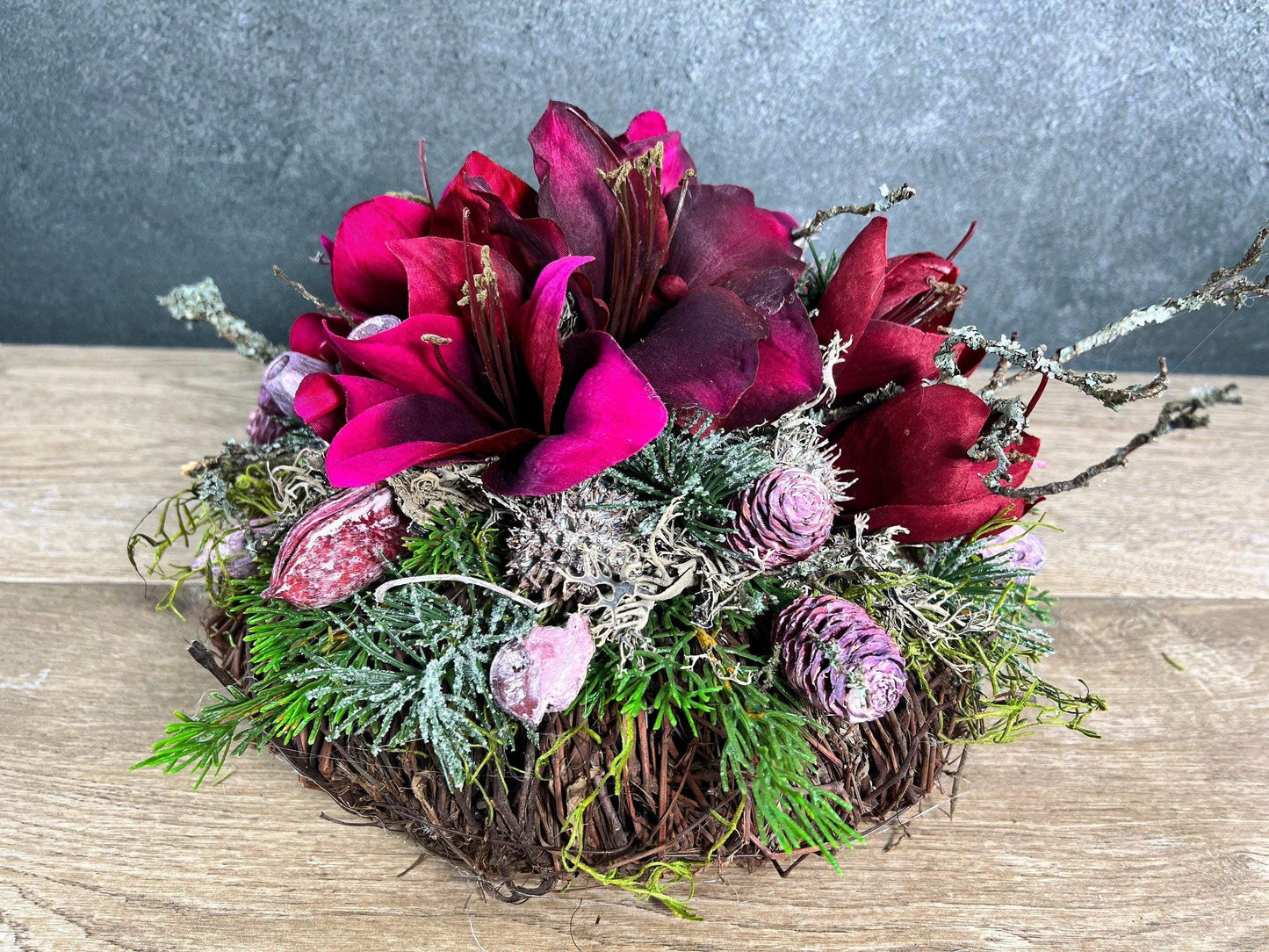 Grabgesteck Allerheiligen Grabschmuck Amaryllis Wunschfarbe Grabdeko Grabdekoration Allerheiligen – handgemacht aus Seiden- und Kunstblumen, langlebig & pflegeleicht von SarahsFlowerStudio