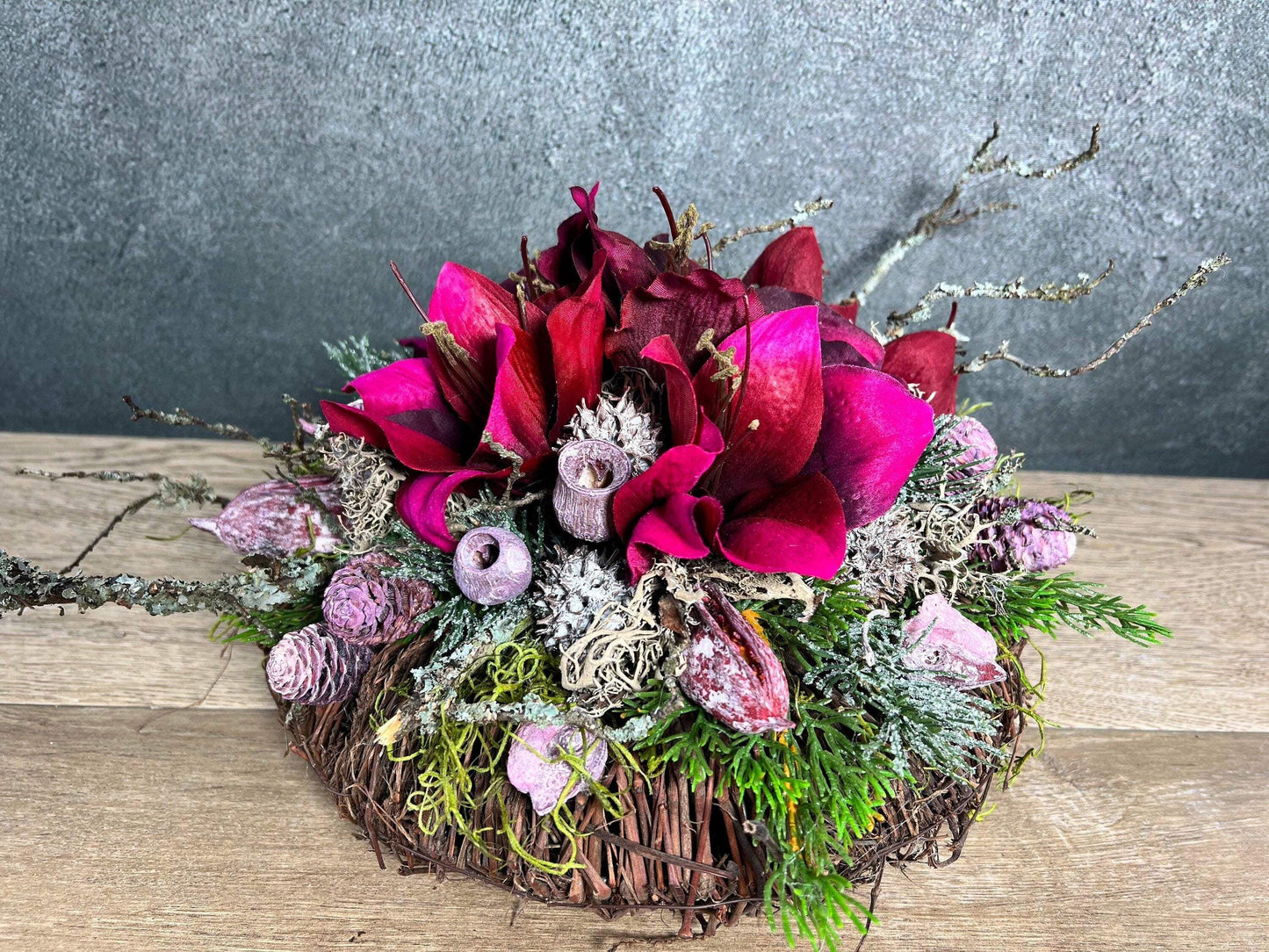 Grabgesteck Allerheiligen Grabschmuck Amaryllis Wunschfarbe Grabdeko Grabdekoration Allerheiligen – handgemacht aus Seiden- und Kunstblumen, langlebig & pflegeleicht von SarahsFlowerStudio
