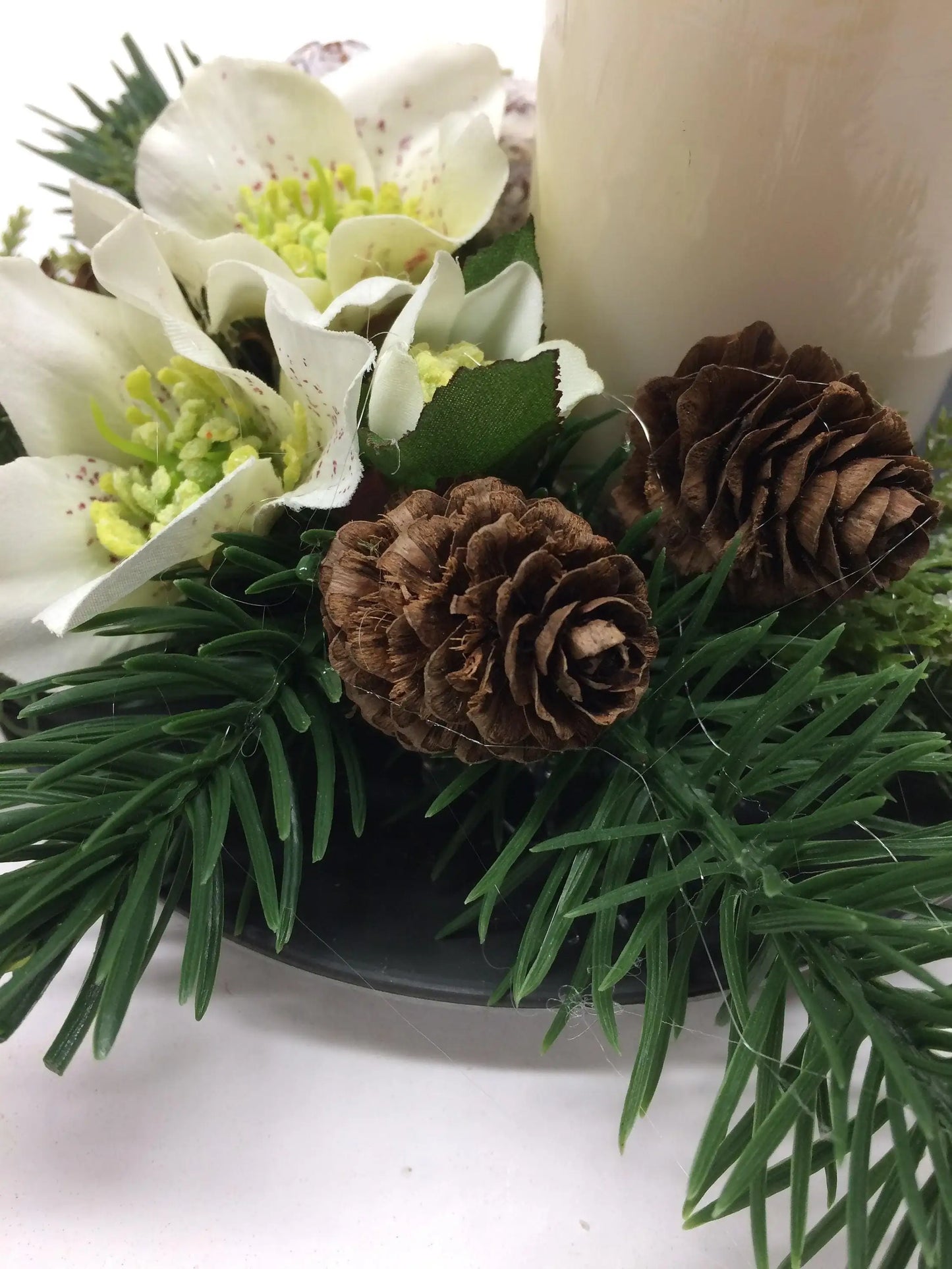 Grabgesteck Grabschmuck Allerheiligen mit Kerze 20cm Grabdeko Grabdekoration – handgemacht aus Seiden- und Kunstblumen, langlebig & pflegeleicht von SarahsFlowerStudio