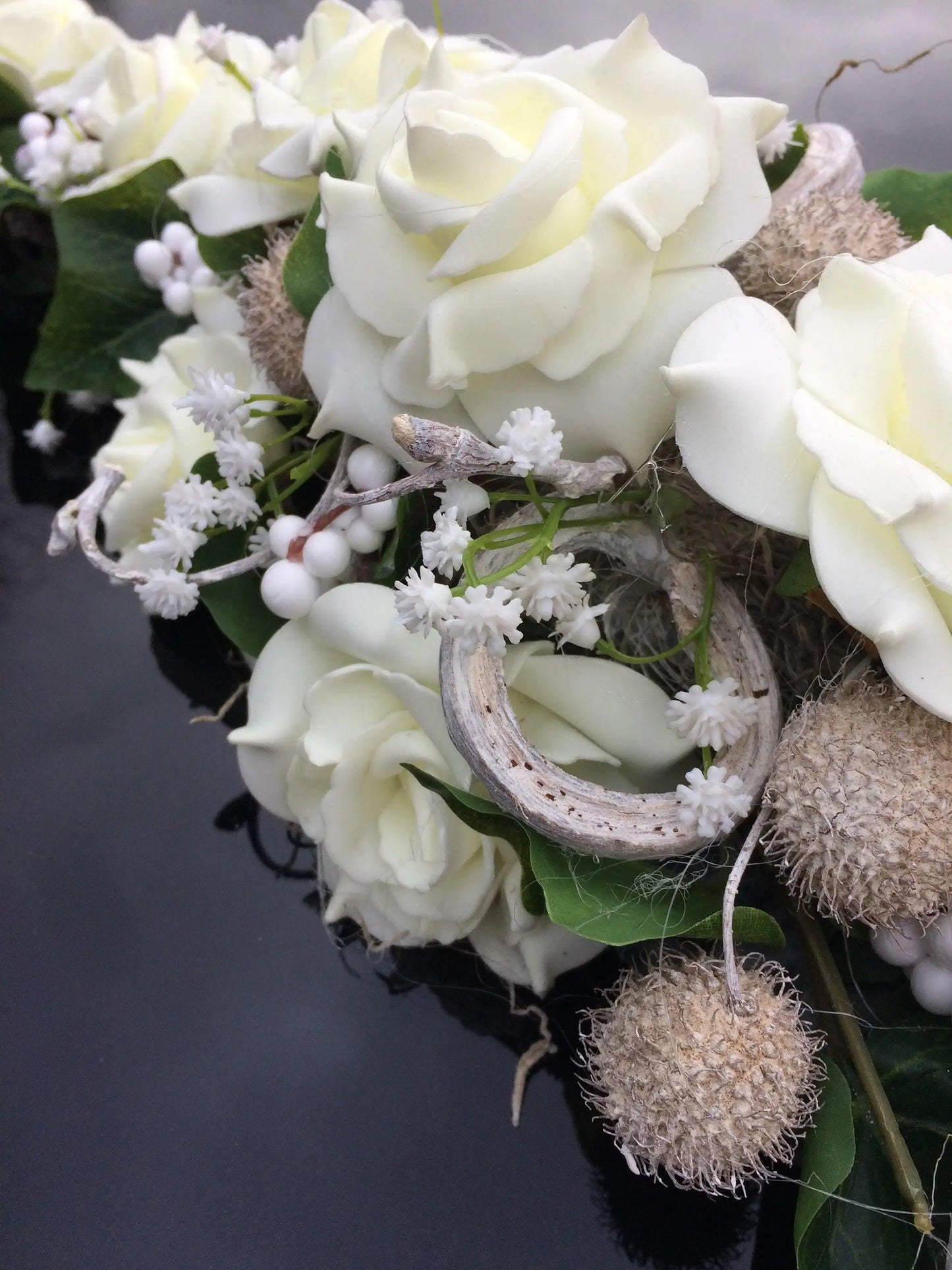 Autoschmuck Autodekoration Autoblumenschmuck Gesteck Wunschfarbe Hochzeit Kutschen Schmuck Kutschendeko Kutsche Wedding – handgemacht aus Seiden- und Kunstblumen, langlebig & pflegeleicht von SarahsFlowerStudio