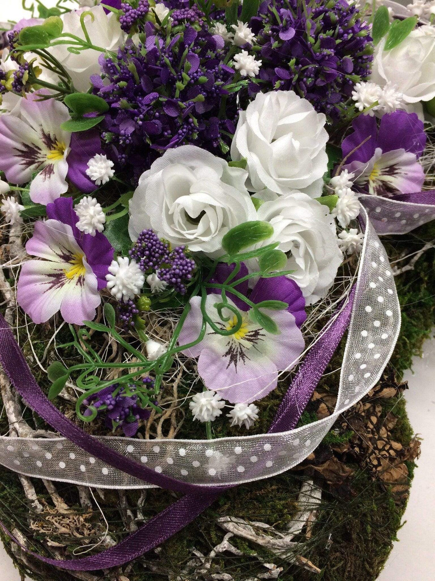 Grabgesteck Herz 30cm – handgemacht aus Seiden- und Kunstblumen, langlebig & pflegeleicht von SarahsFlowerStudio