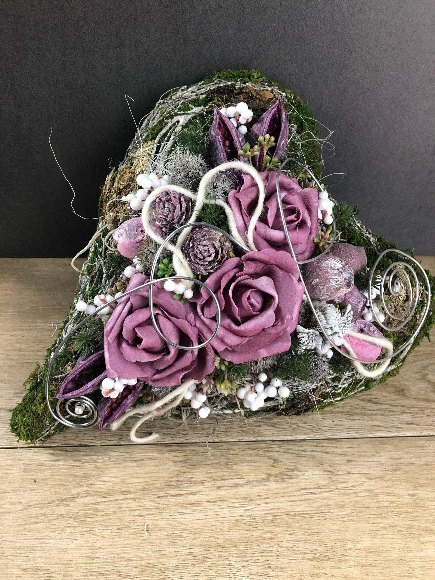 Grabgesteck Grabschmuck Herz 30cm Grabdekoration Grabschmuck Allerheiligen – handgemacht aus Seiden- und Kunstblumen, langlebig & pflegeleicht von SarahsFlowerStudio