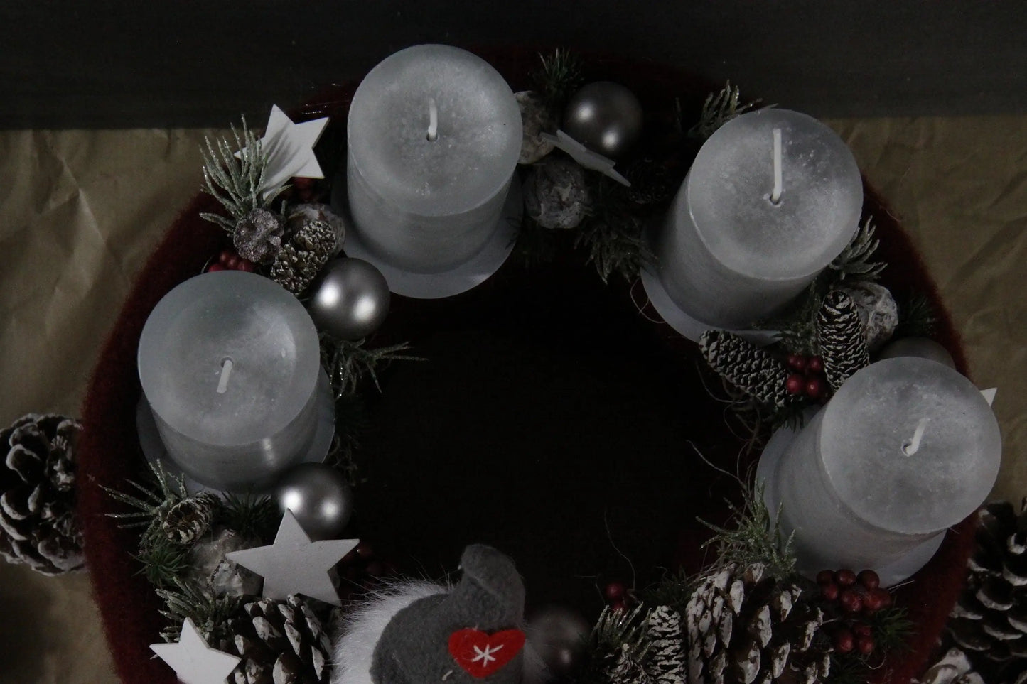 Adventskranz Adventskalender – handgemacht aus Seiden- und Kunstblumen, langlebig & pflegeleicht von SarahsFlowerStudio