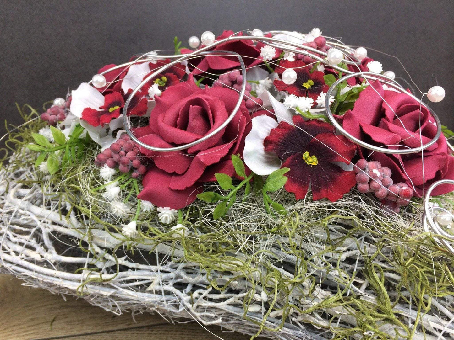 Grabgesteck Rosen Hortensien Grabschmuck Herz Farbwunsch Grabdeko Grabdekoration – handgemacht aus Seiden- und Kunstblumen, langlebig & pflegeleicht von SarahsFlowerStudio