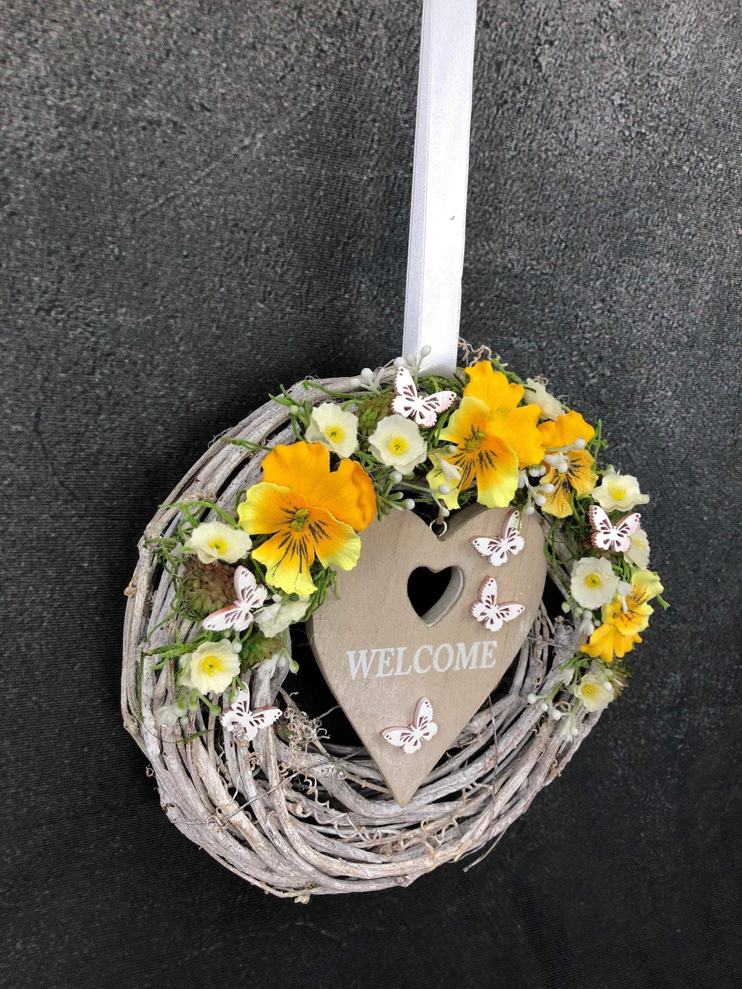 Türkranz Türdeko Türschmuck Herz Welcome Modern ganzjährig Tür Schmuck Schmetterling Herbst – handgemacht aus Seiden- und Kunstblumen, langlebig & pflegeleicht von SarahsFlowerStudio