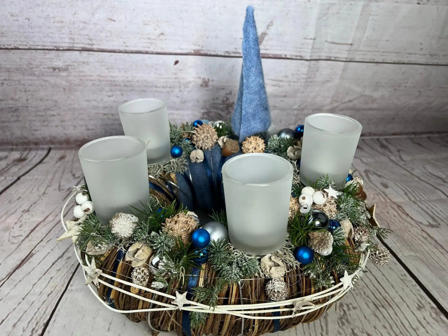 Adventskranz Gläser Wichtel Kugel Sterne Draht Tanne Filz Haltbar Künstlich – handgemacht aus Seiden- und Kunstblumen, langlebig & pflegeleicht von SarahsFlowerStudio