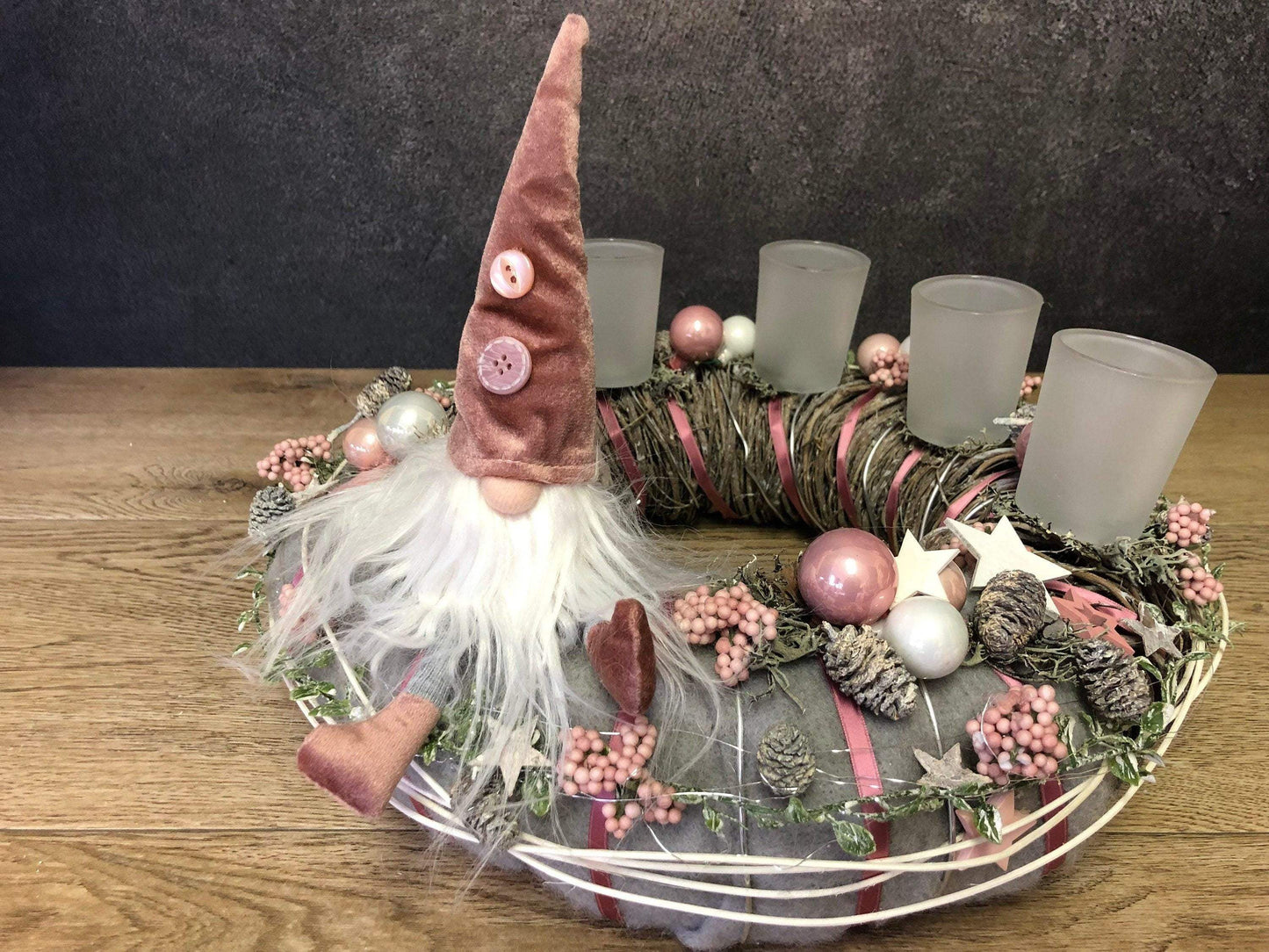 Adventskranz Gläser Wichtel Kugel Sterne Draht Tanne Filz Haltbar Künstlich – handgemacht aus Seiden- und Kunstblumen, langlebig & pflegeleicht von SarahsFlowerStudio