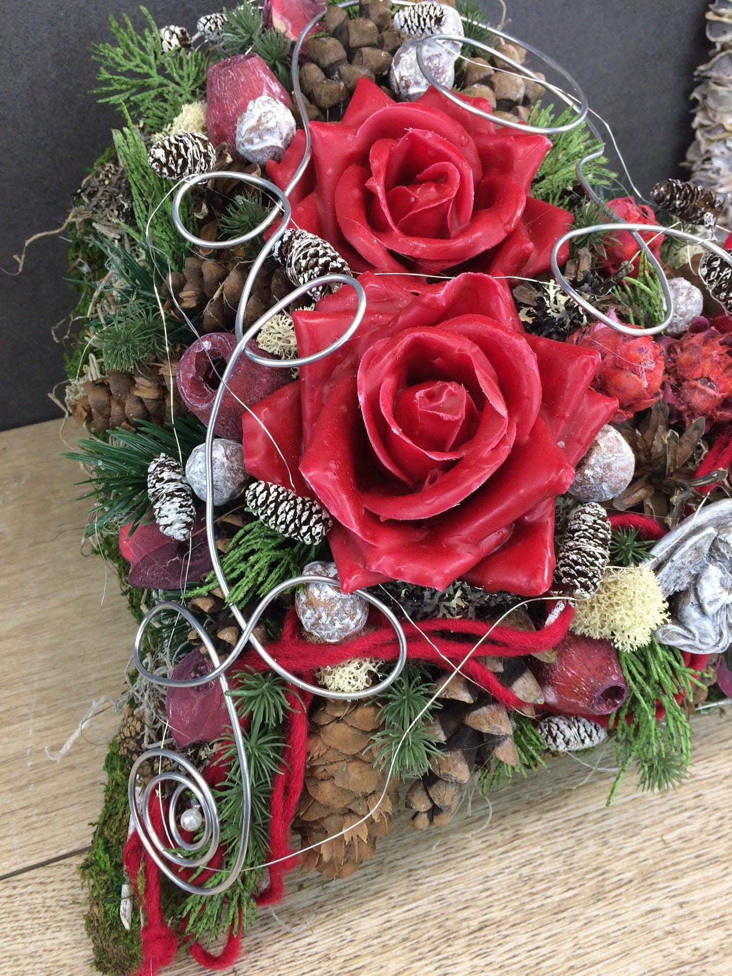 Grabgesteck Allerheiligen Wachsrosen Wachsrose Rose Grabschmuck Herz Grabdekoration – handgemacht aus Seiden- und Kunstblumen, langlebig & pflegeleicht von SarahsFlowerStudio