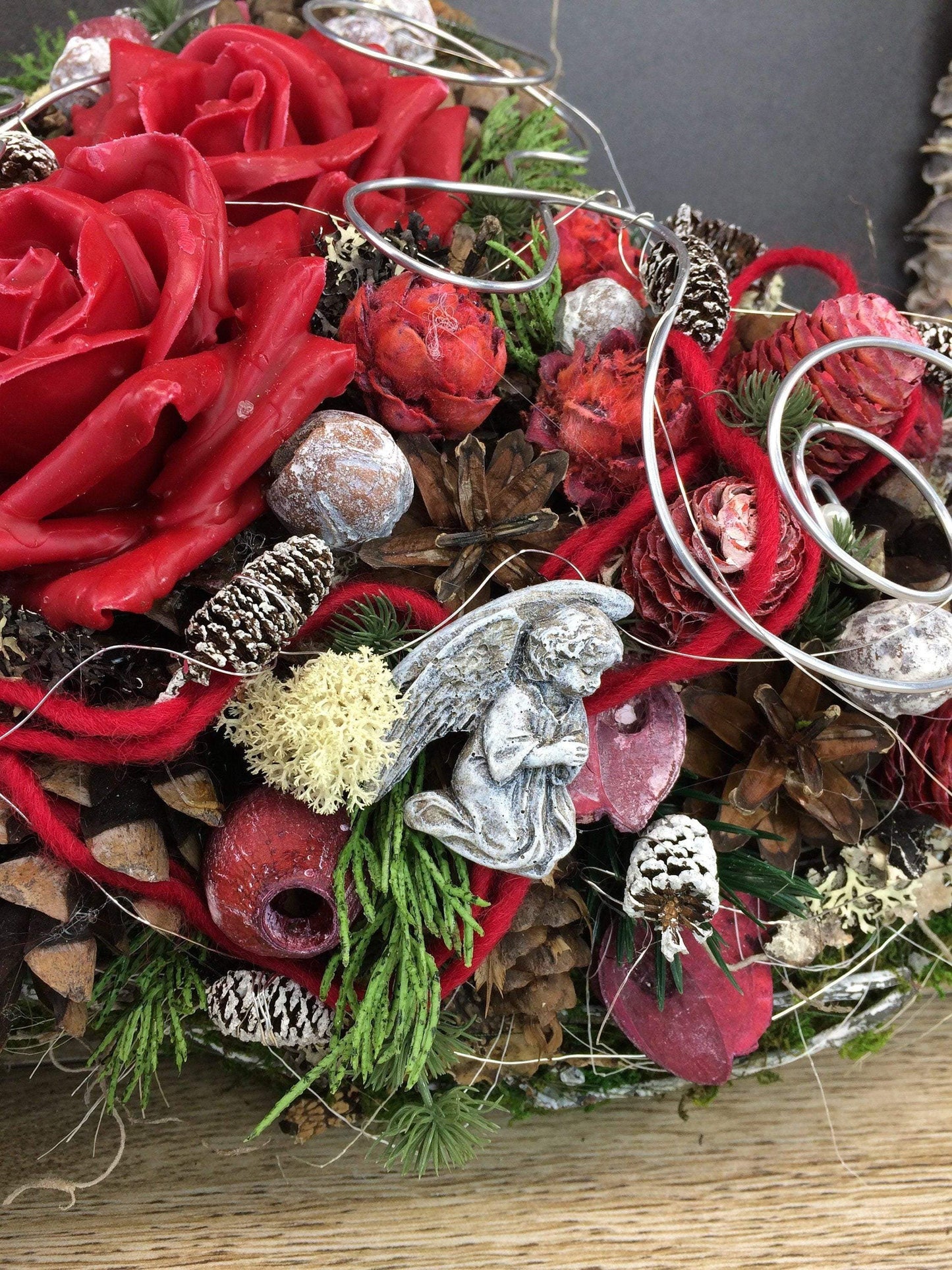 Grabgesteck Allerheiligen Wachsrosen Wachsrose Rose Grabschmuck Herz Grabdekoration – handgemacht aus Seiden- und Kunstblumen, langlebig & pflegeleicht von SarahsFlowerStudio