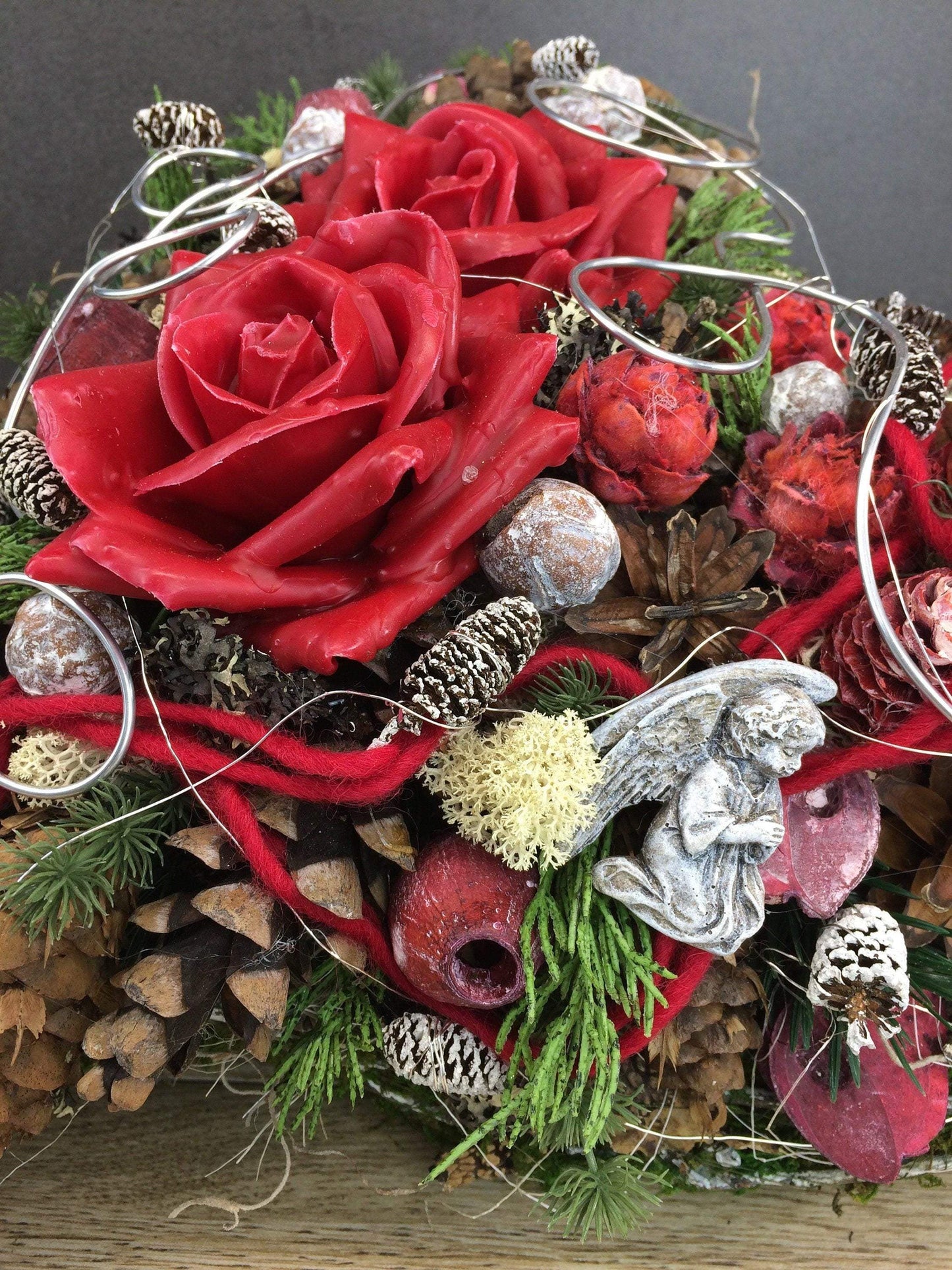 Grabgesteck Allerheiligen Wachsrosen Wachsrose Rose Grabschmuck Herz Grabdekoration – handgemacht aus Seiden- und Kunstblumen, langlebig & pflegeleicht von SarahsFlowerStudio
