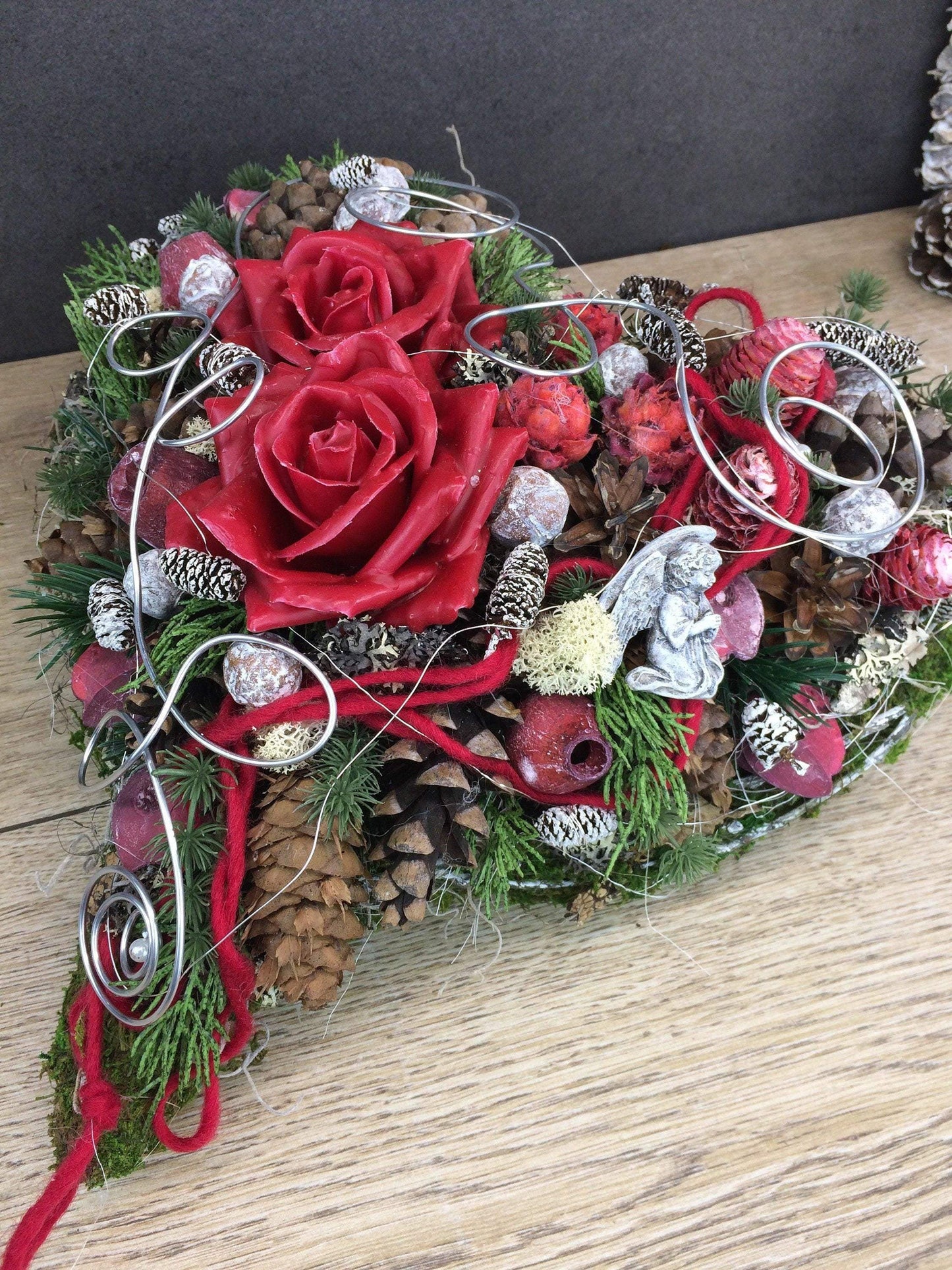 Grabgesteck Allerheiligen Wachsrosen Wachsrose Rose Grabschmuck Herz Grabdekoration – handgemacht aus Seiden- und Kunstblumen, langlebig & pflegeleicht von SarahsFlowerStudio
