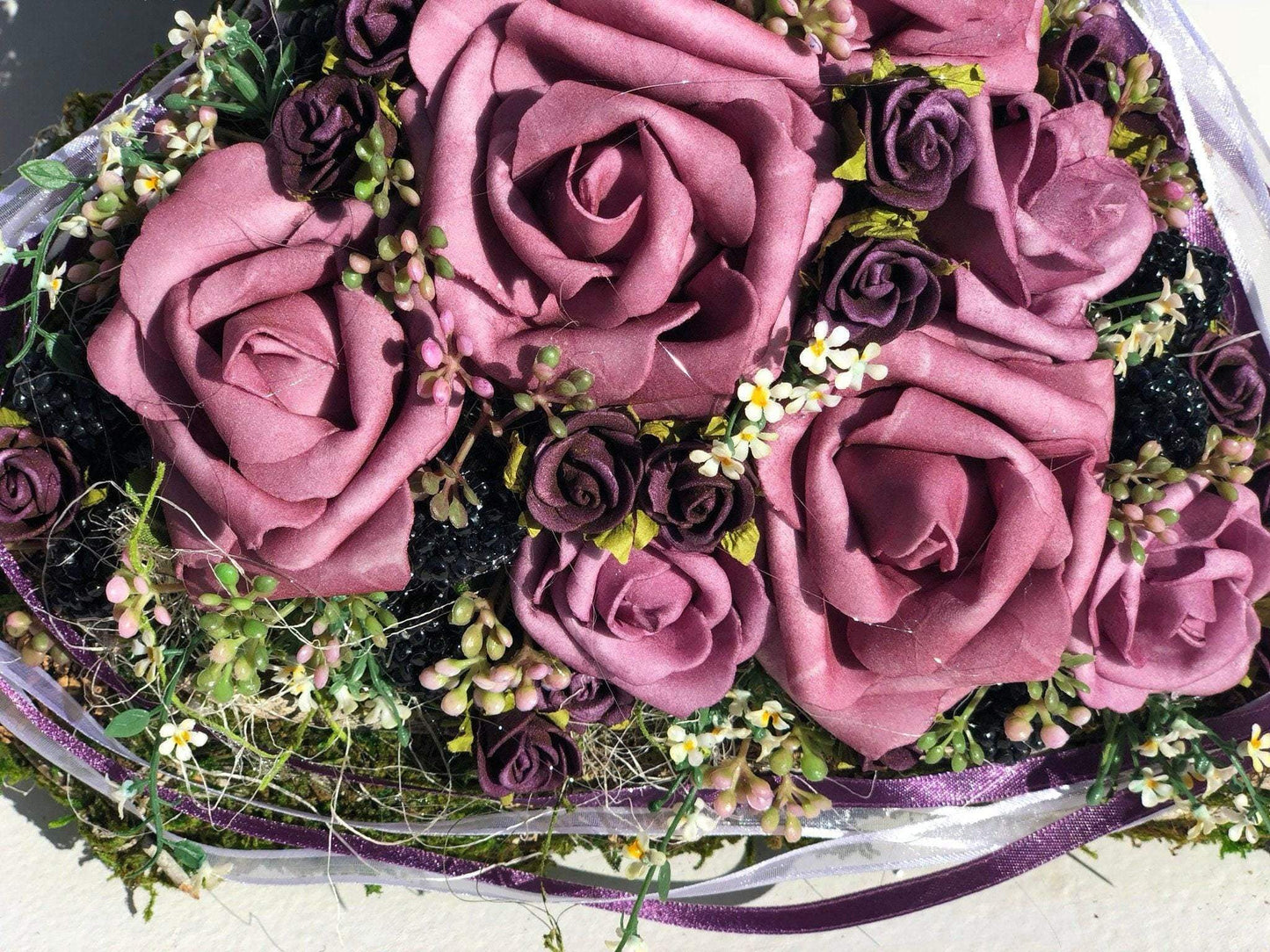 Grabgesteck Grabschmuck Herz 30cm Grabdekoration Grabschmuck Allerheiligen – handgemacht aus Seiden- und Kunstblumen, langlebig & pflegeleicht von SarahsFlowerStudio