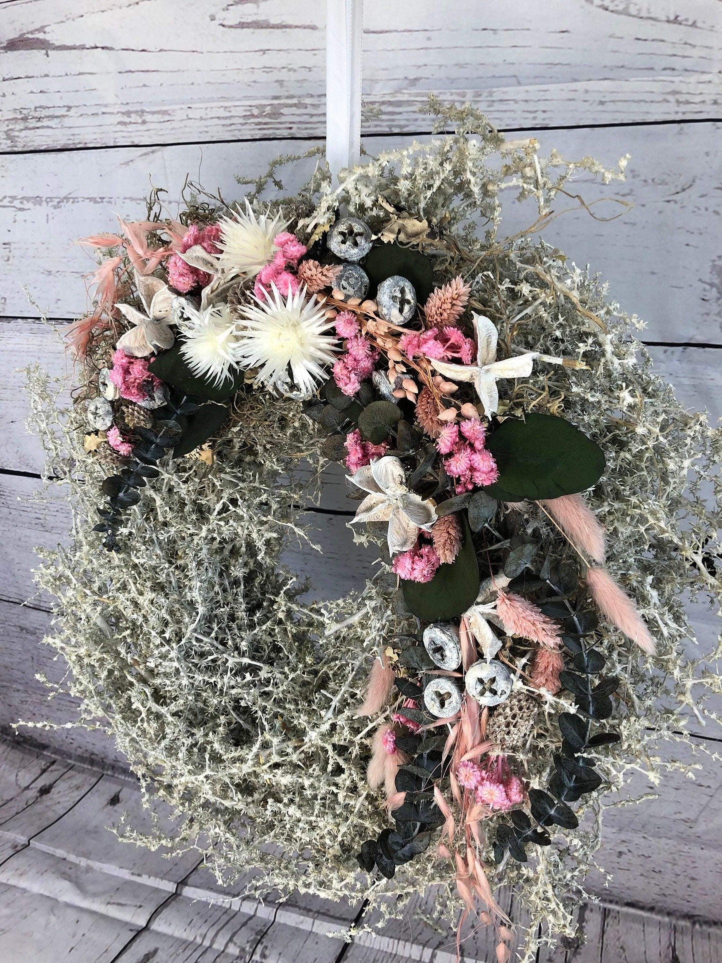 Türkranz Kranz Natur Trrockenblumen Trockenmaterial Handgebunden Modern ganzjährig Asperagus Eukalyptus Herbst – handgemacht aus Seiden- und Kunstblumen, langlebig & pflegeleicht von SarahsFlowerStudio