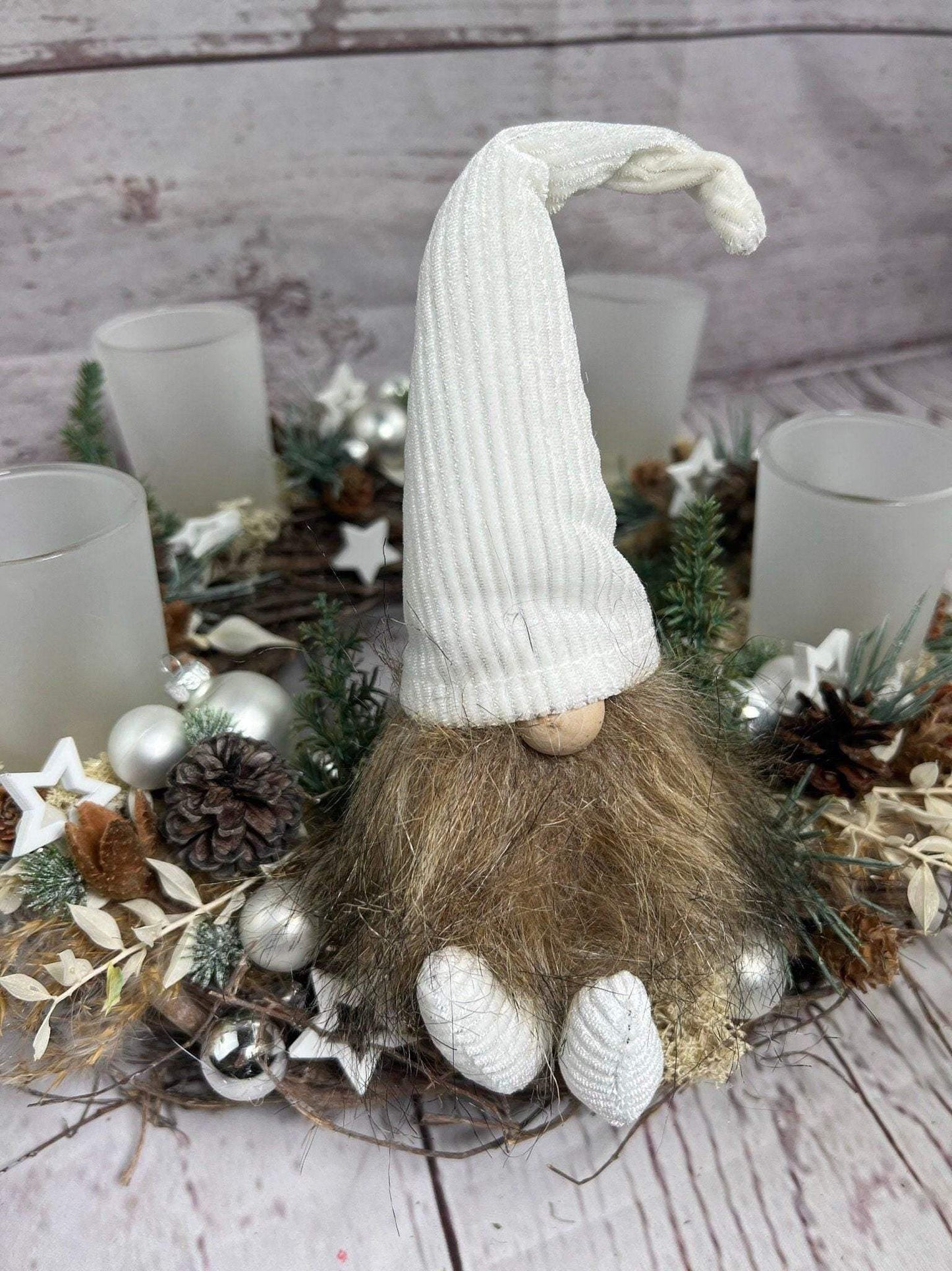 Adventskranz Gläser Wichtel Samt Kugel Sterne Draht Tanne Haltbar Künstlich – handgemacht aus Seiden- und Kunstblumen, langlebig & pflegeleicht von SarahsFlowerStudio