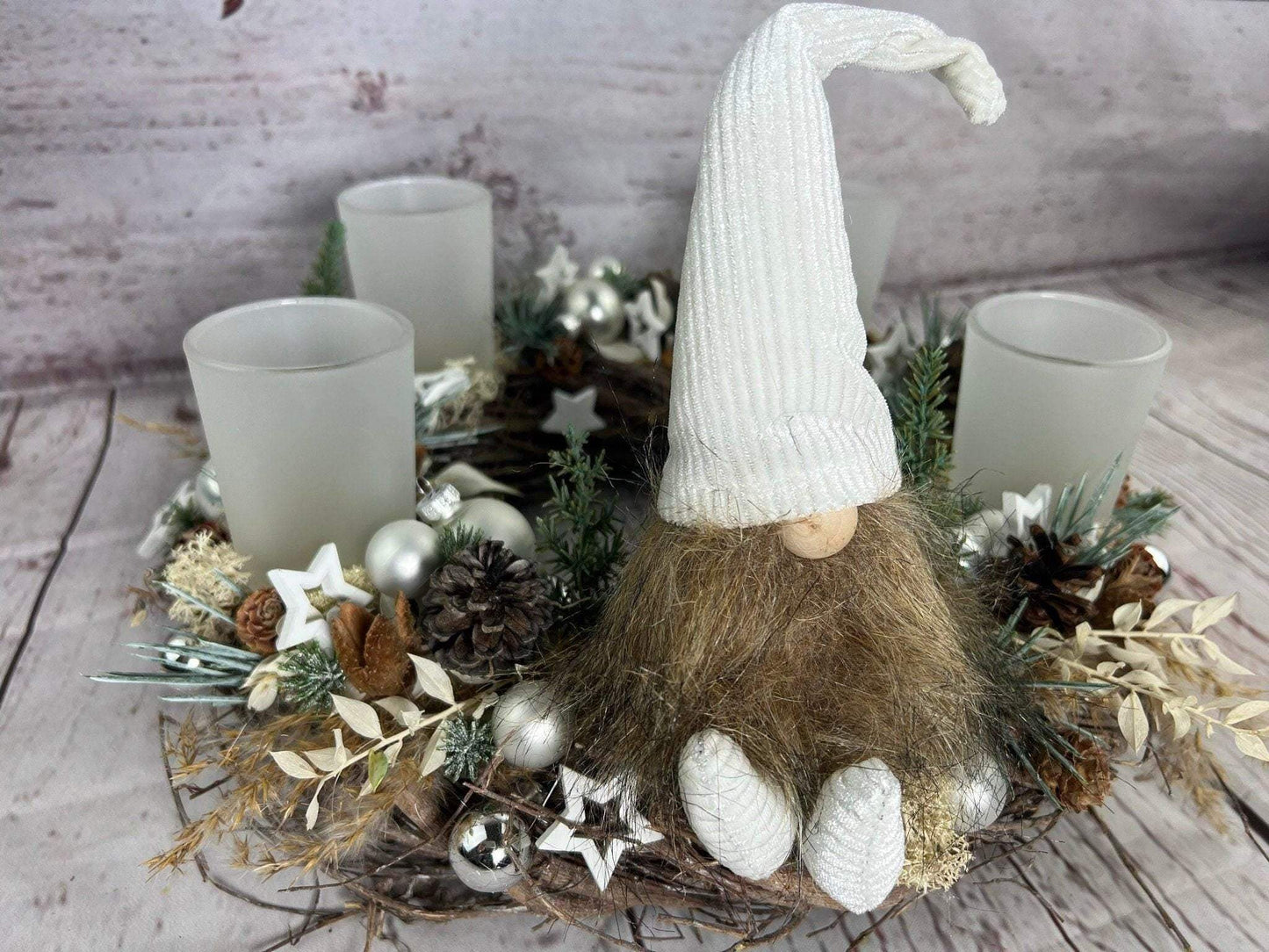 Adventskranz Gläser Wichtel Samt Kugel Sterne Draht Tanne Haltbar Künstlich – handgemacht aus Seiden- und Kunstblumen, langlebig & pflegeleicht von SarahsFlowerStudio