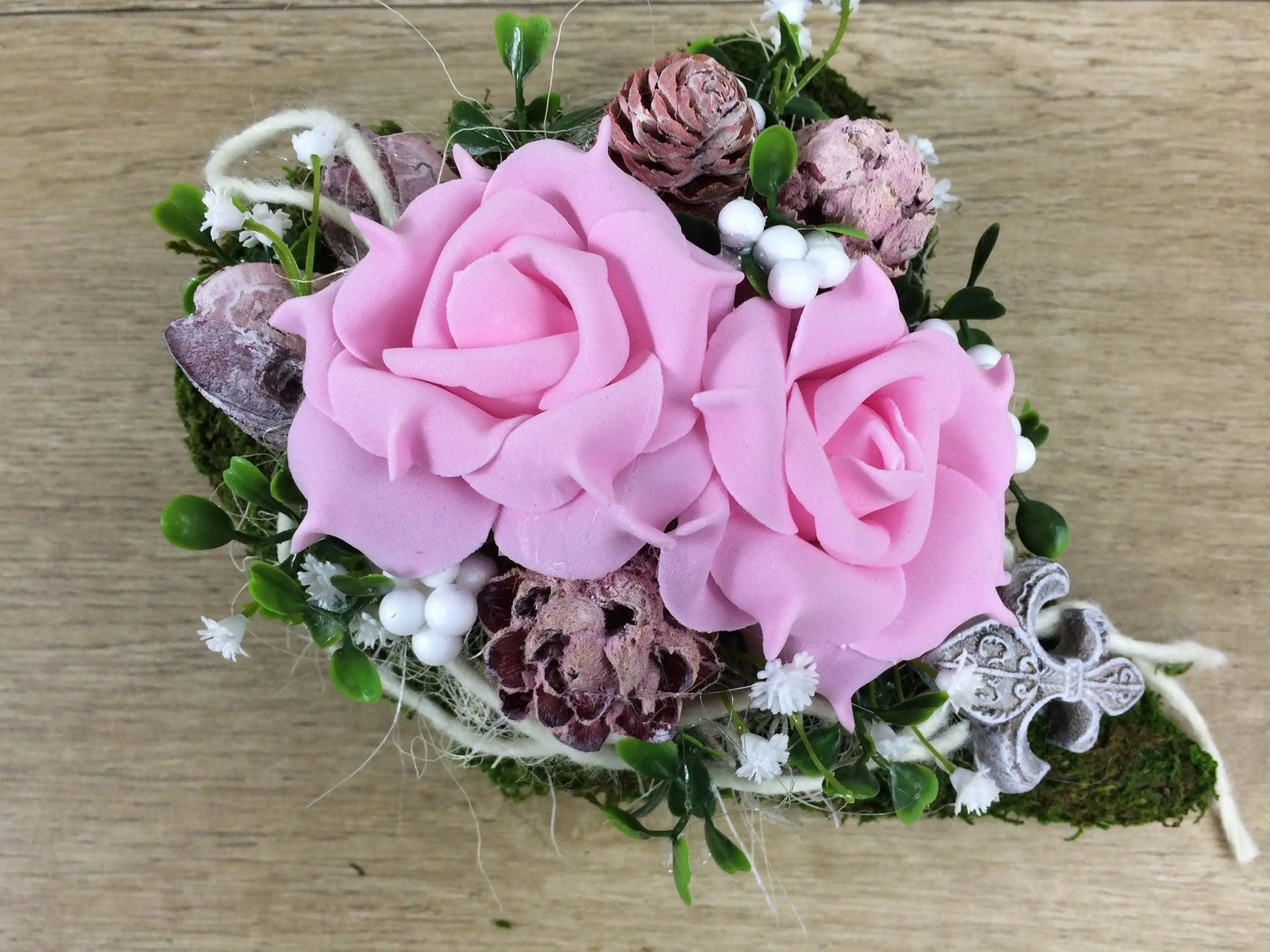 Grabgesteck Grabschmuck Gesteck Herz Moosherz 21x16cm Grabdeko Grabdekoration – handgemacht aus Seiden- und Kunstblumen, langlebig & pflegeleicht von SarahsFlowerStudio