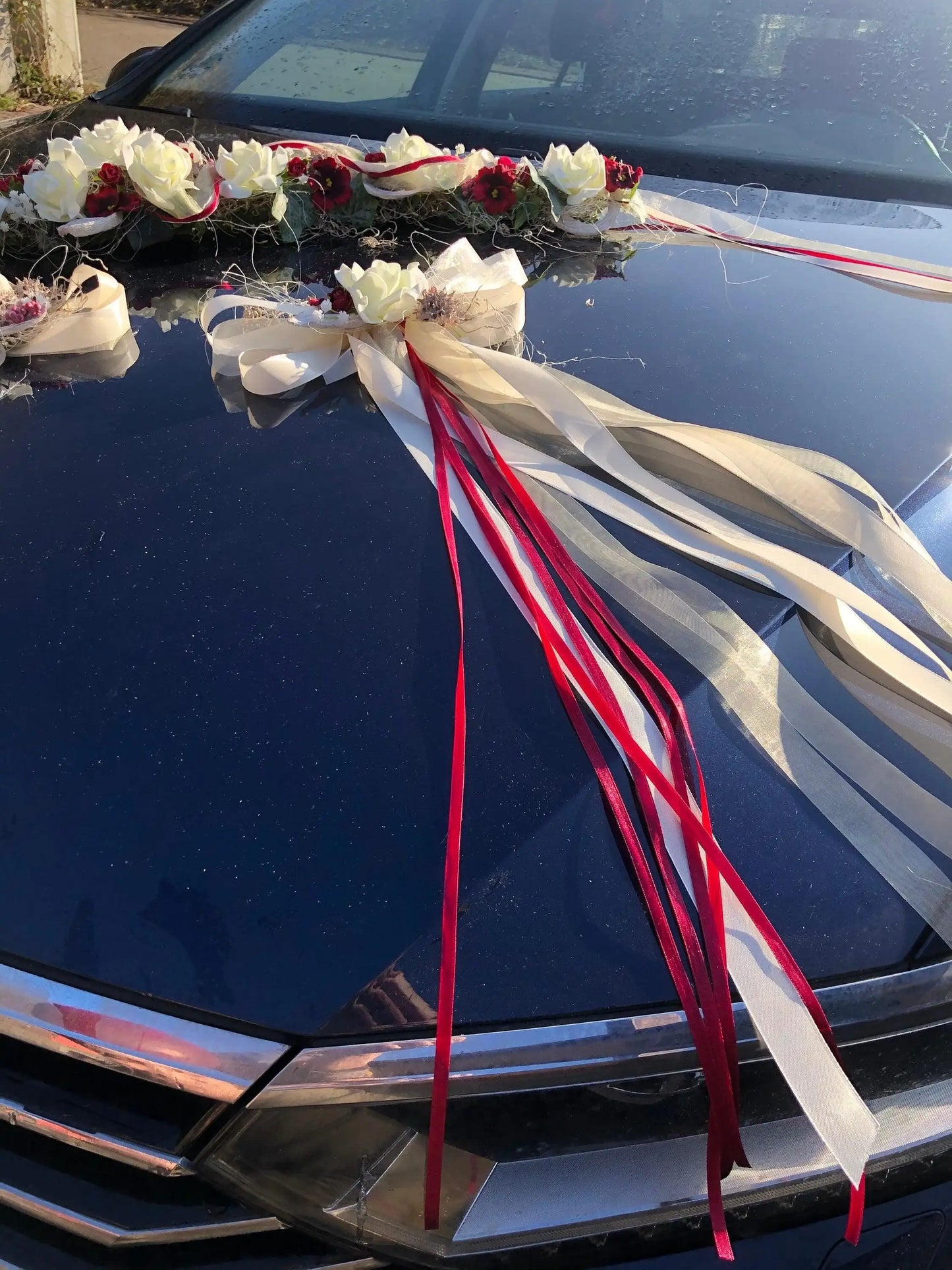 Autoschmuck Set 3 Teilig Gesteck und Schleifen Autodekoration Hochzeit Rose Efeu Schleife Schleifen Dekoration Hochzeit – handgemacht aus Seiden- und Kunstblumen, langlebig & pflegeleicht von SarahsFlowerStudio