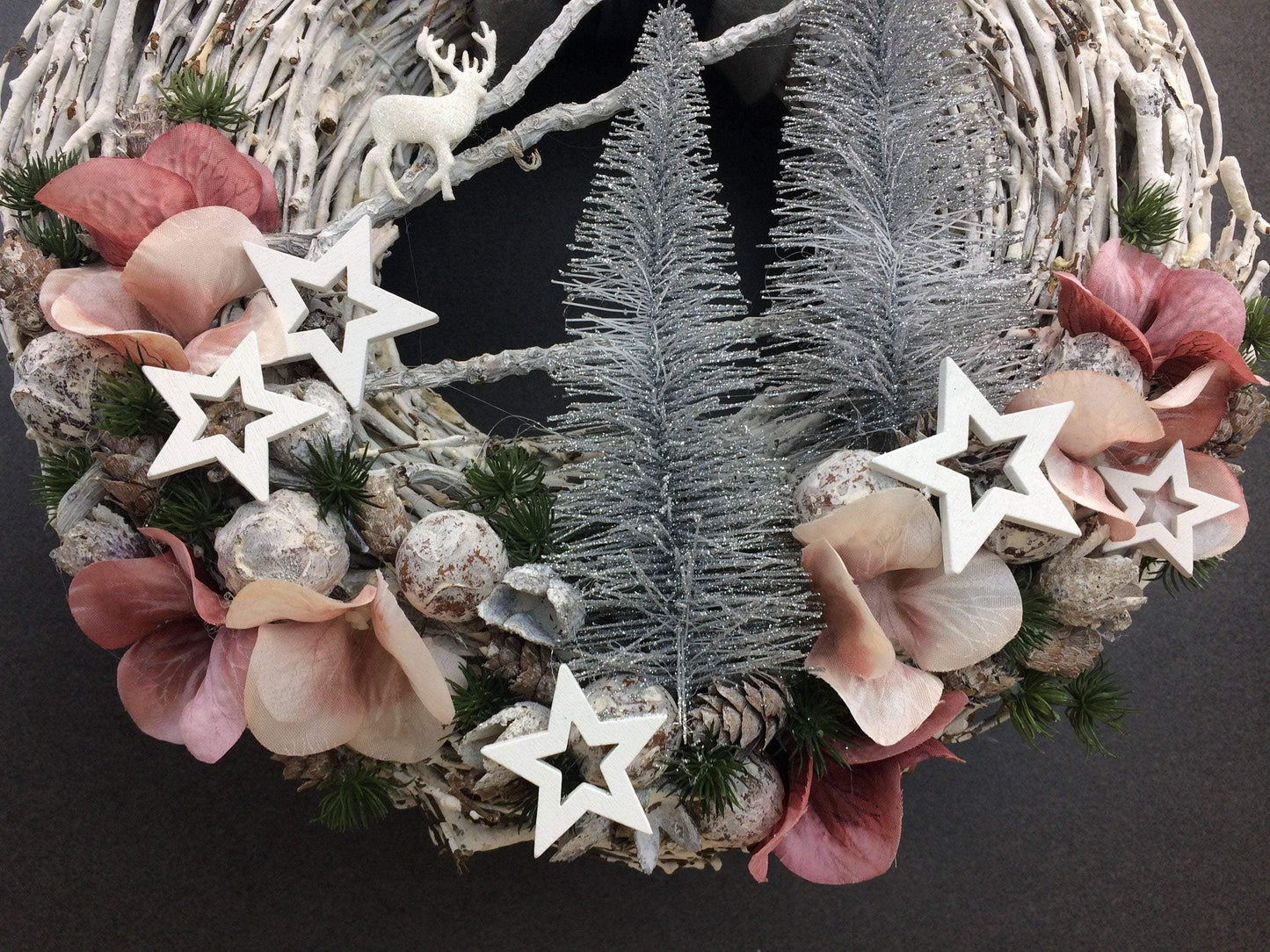 Advent Türkranz Türdeko Türschmuck Weihnachten Weidenkranz Wachskranz Adventskranz Sterne Tannenbaum Hirsch Tanne Filz Draht – handgemacht aus Seiden- und Kunstblumen, langlebig & pflegeleicht von SarahsFlowerStudio