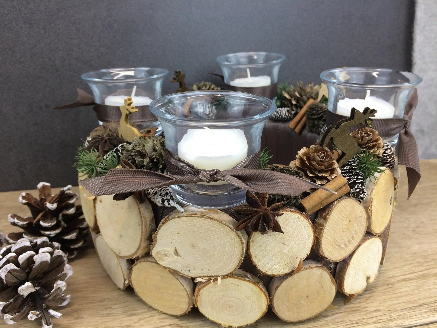 Adventskranz Wunschfarbe Hirsch Zapfen Birke Wunschfarbe Teelicht Anis Zimt – handgemacht aus Seiden- und Kunstblumen, langlebig & pflegeleicht von SarahsFlowerStudio