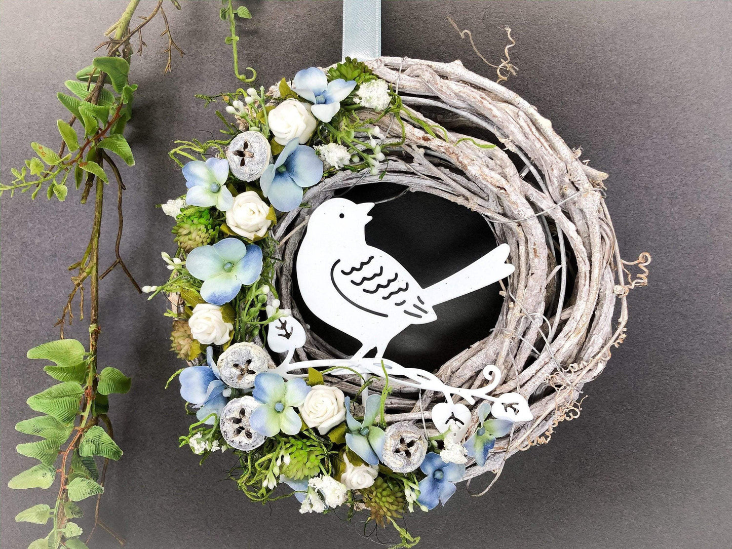 Türkranz Türdeko Türschmuck Modern Ganzjährig Vögel Vogel Rose Schleierkraut Band Tür Schmuck Herbst – handgemacht aus Seiden- und Kunstblumen, langlebig & pflegeleicht von SarahsFlowerStudio