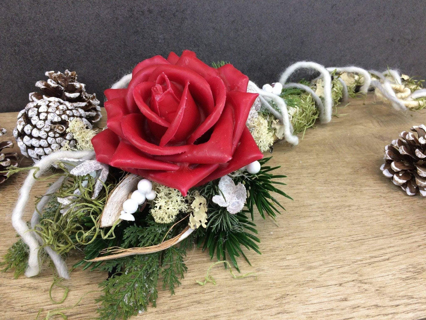 Grabgesteck zum legen Grabstrauß Liege Bukett Rose zum legen Allerheiligen Wachsrosen Wachsrose Islandmoos Christrosen Rosen Grabdekoration – handgemacht aus Seiden- und Kunstblumen, langlebig & pflegeleicht von SarahsFlowerStudio