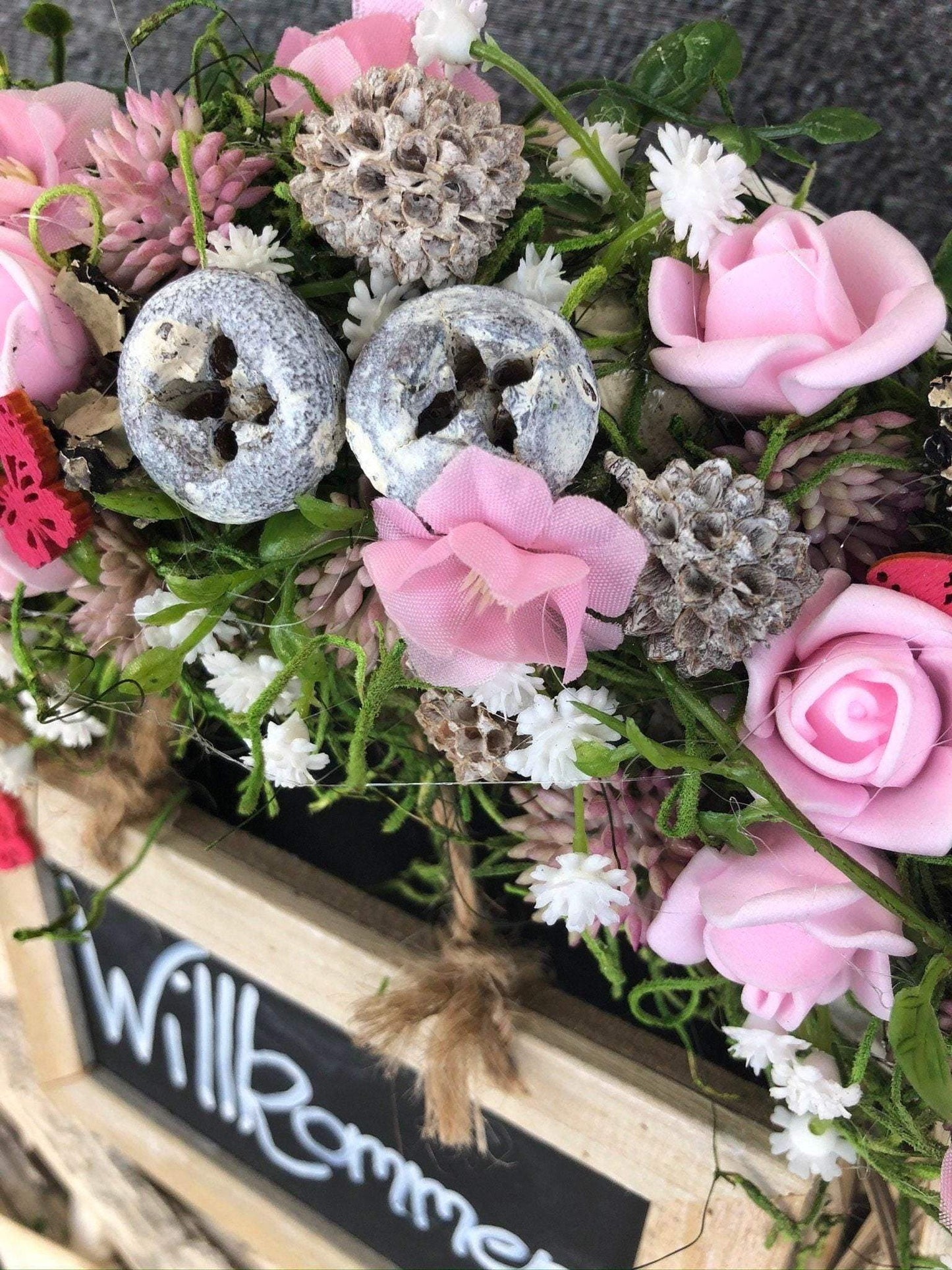 Türkranz Türdeko Türschmuck Tafel Willkommen Modern ganzjährig Tür Schmuck Schmetterling Herbst – handgemacht aus Seiden- und Kunstblumen, langlebig & pflegeleicht von SarahsFlowerStudio