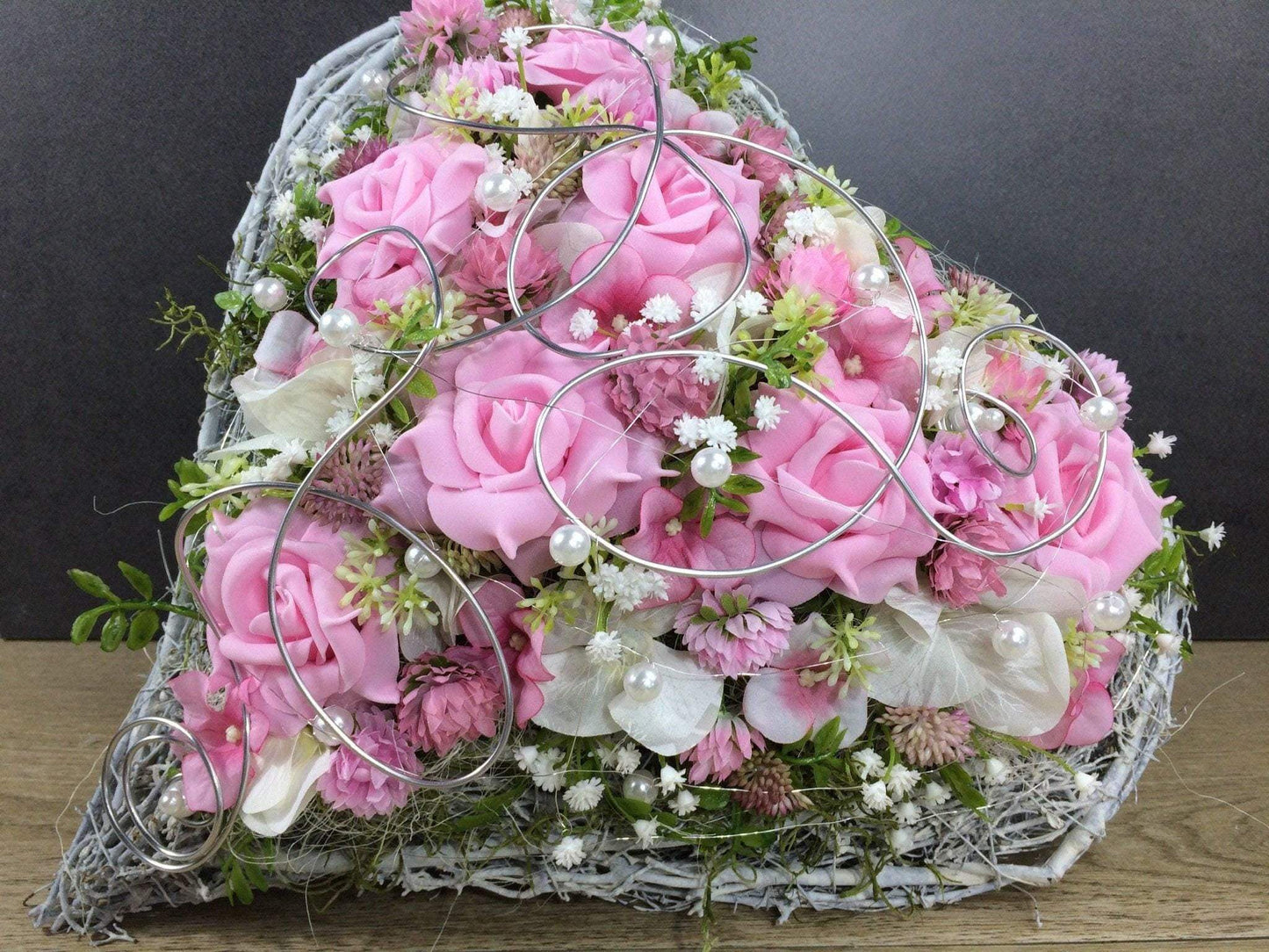 Grabgesteck Grabschmuck Herz Farbwunsch Grabdeko Grabdekoration – handgemacht aus Seiden- und Kunstblumen, langlebig & pflegeleicht von SarahsFlowerStudio
