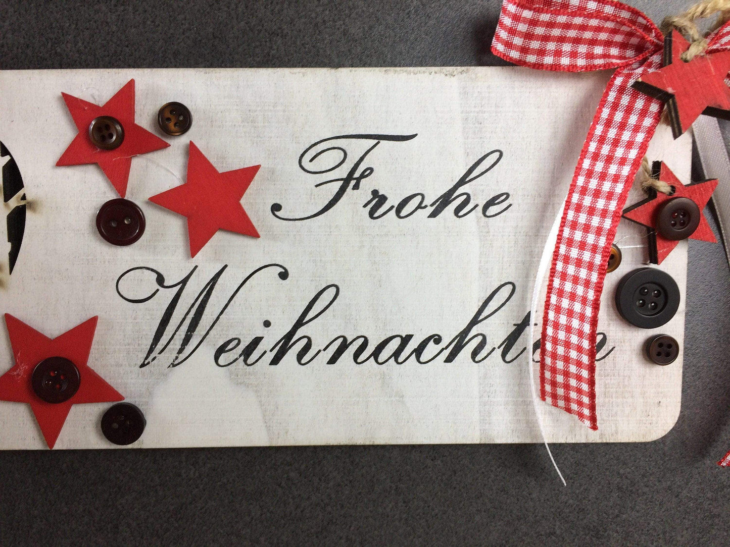 Advent Schild Frohe Weihnachten Türdeko Türschmuck Weihnachten Knöpfe Sterne – handgemacht aus Seiden- und Kunstblumen, langlebig & pflegeleicht von SarahsFlowerStudio