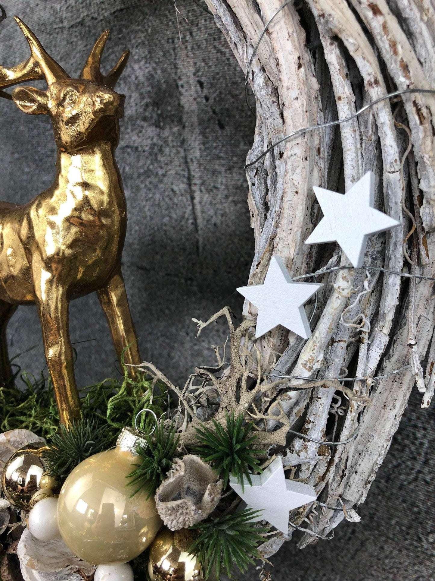 Türkranz Türdeko Türschmuck Weihnachten Weidenkranz Hirsch Zapfen Stern Tanne Band Modern – handgemacht aus Seiden- und Kunstblumen, langlebig & pflegeleicht von SarahsFlowerStudio