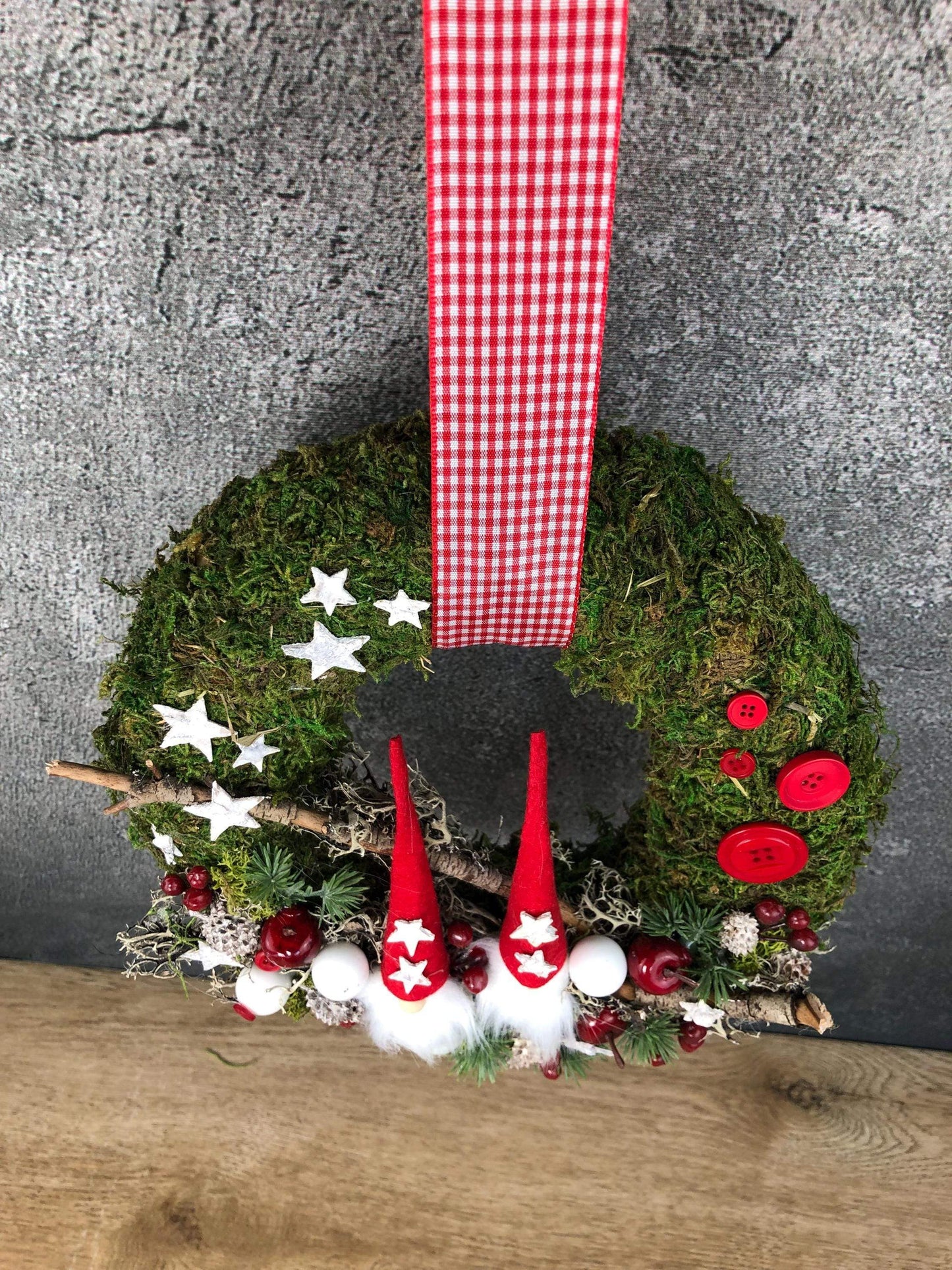 Weihnachtskranz Wichtel – Türkranz Weihnachten Tanne handgefertigt – Türkranz Weihnachten – SarahsFlowerStudio