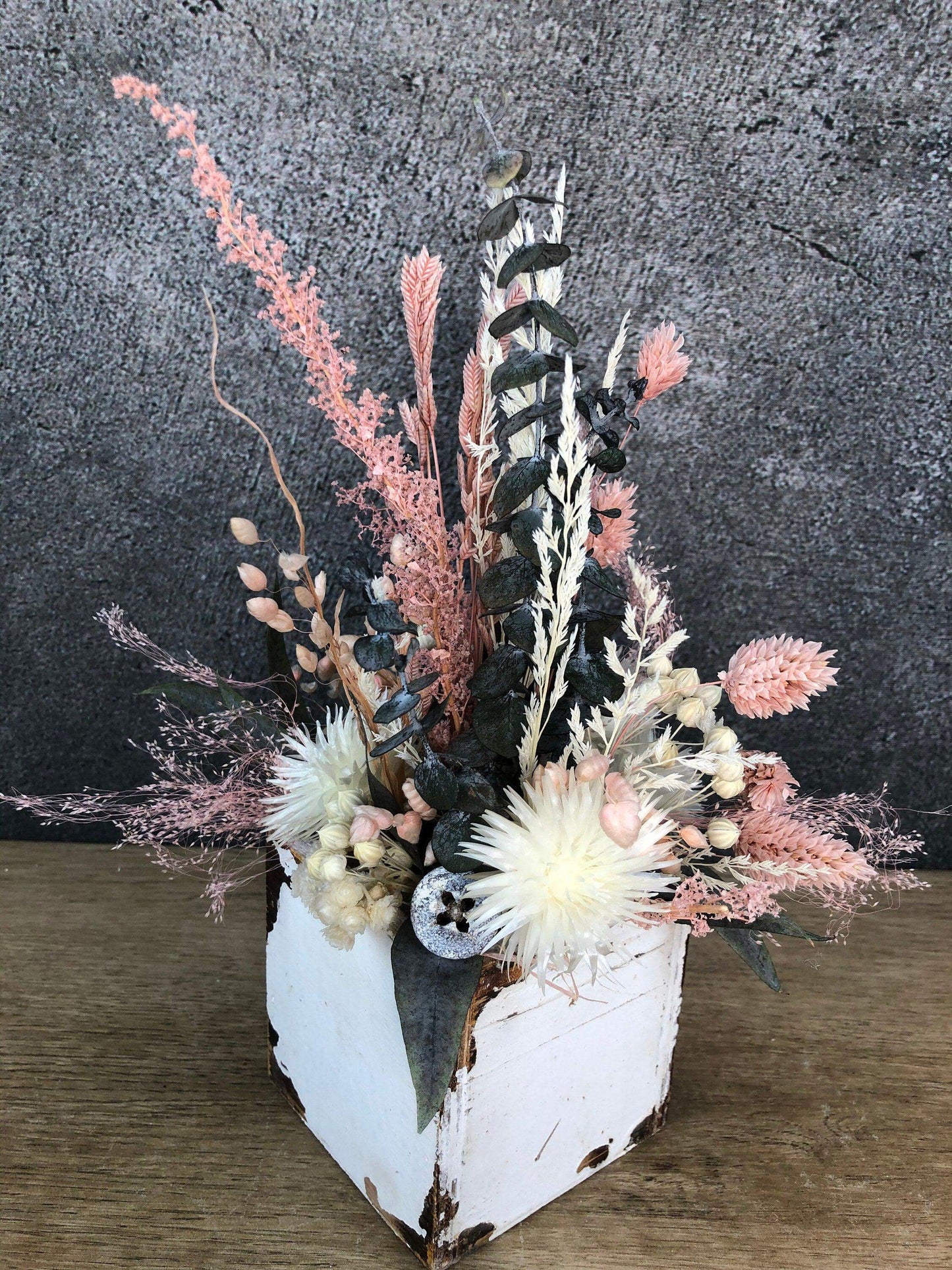 Tischdeko Blumen Tischgesteck Kerze Schublade Gräser Trockenblumen Trockenmaterial Natur natürlich dried bouquet dried Flowers – handgemacht aus Seiden- und Kunstblumen, langlebig & pflegeleicht von SarahsFlowerStudio