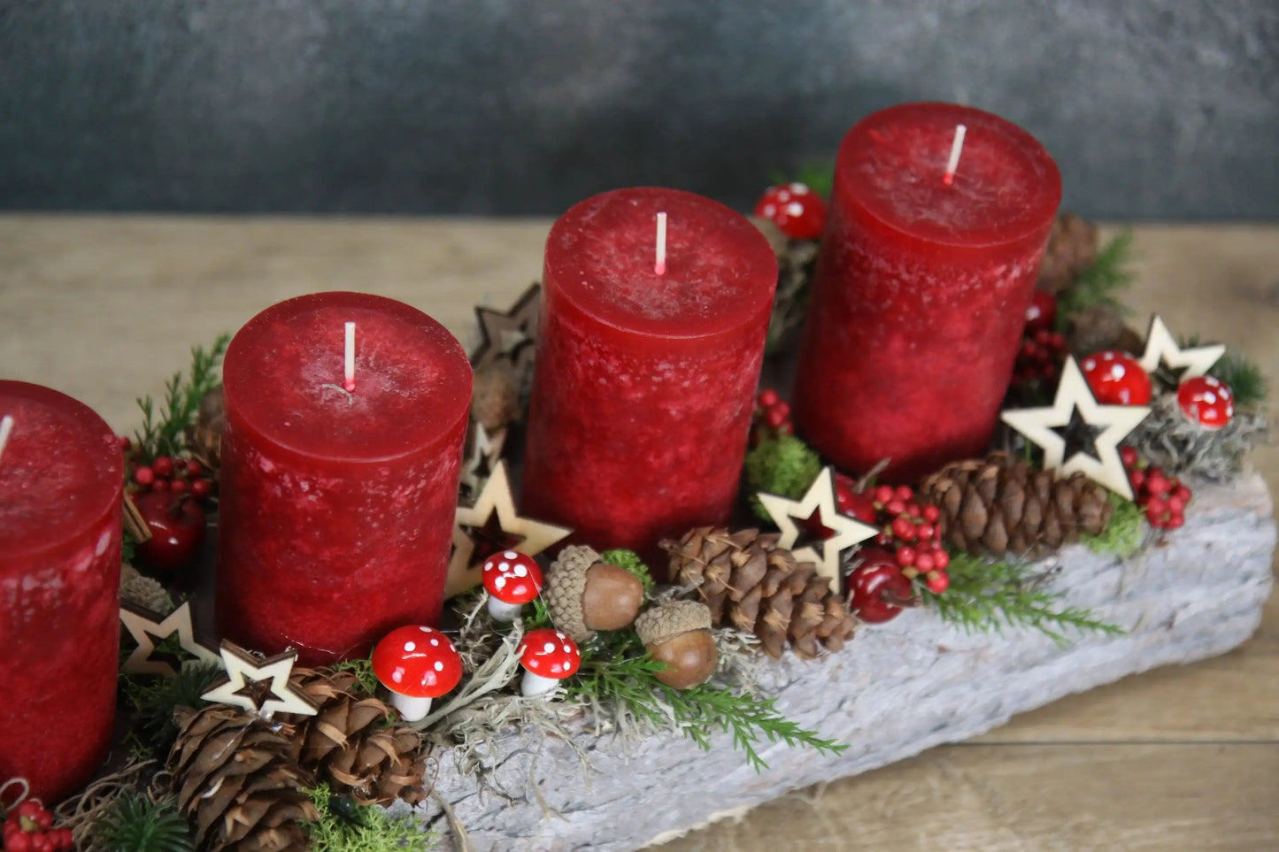Adventskranz Adventskalender Pilze Modern Länglich Apfel Sterne Eicheln Zapfen – handgemacht aus Seiden- und Kunstblumen, langlebig & pflegeleicht von SarahsFlowerStudio