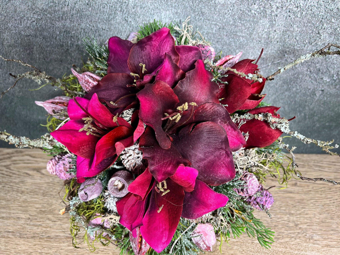Grabgesteck Allerheiligen Grabschmuck Amaryllis Wunschfarbe Grabdeko Grabdekoration Allerheiligen – handgemacht aus Seiden- und Kunstblumen, langlebig & pflegeleicht von SarahsFlowerStudio