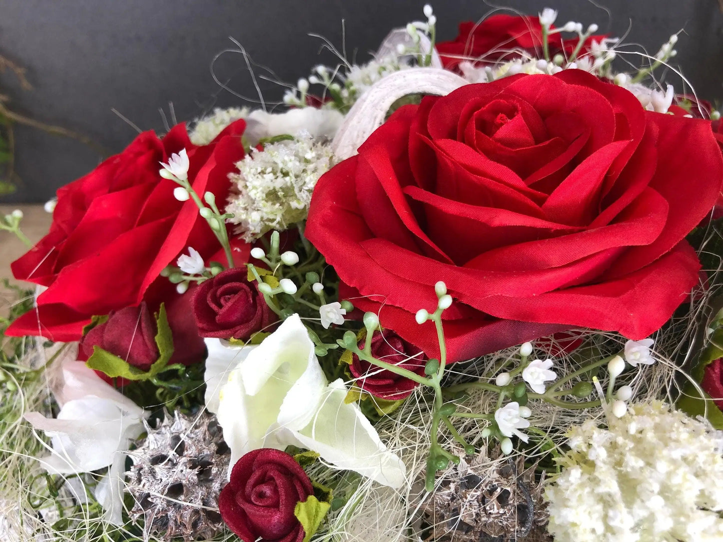 Grabgesteck Grabschmuck Herz Grabdeko Grabdekoration – handgemacht aus Seiden- und Kunstblumen, langlebig & pflegeleicht von SarahsFlowerStudio