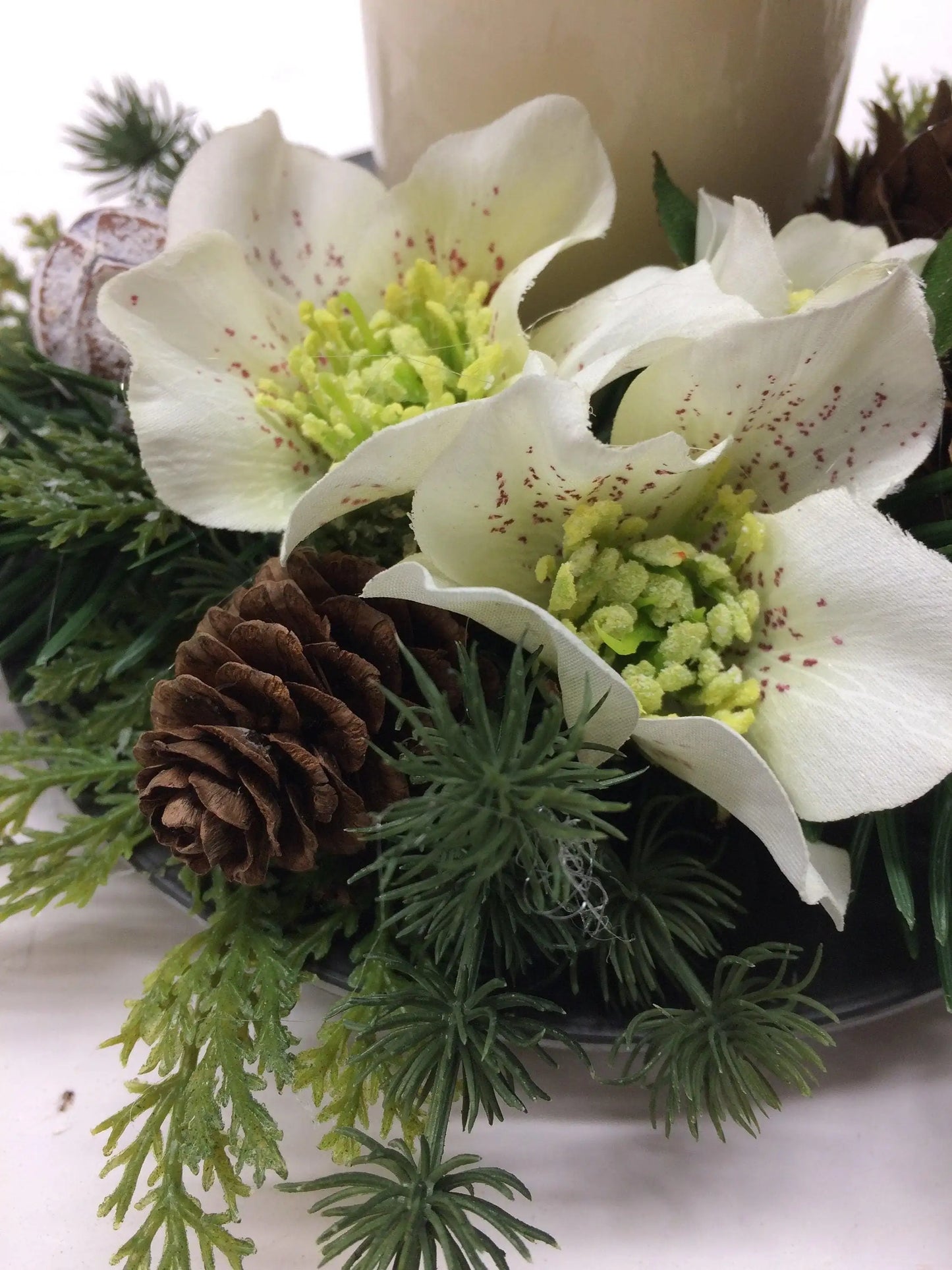 Grabgesteck Grabschmuck Allerheiligen mit Kerze 20cm Grabdeko Grabdekoration – handgemacht aus Seiden- und Kunstblumen, langlebig & pflegeleicht von SarahsFlowerStudio