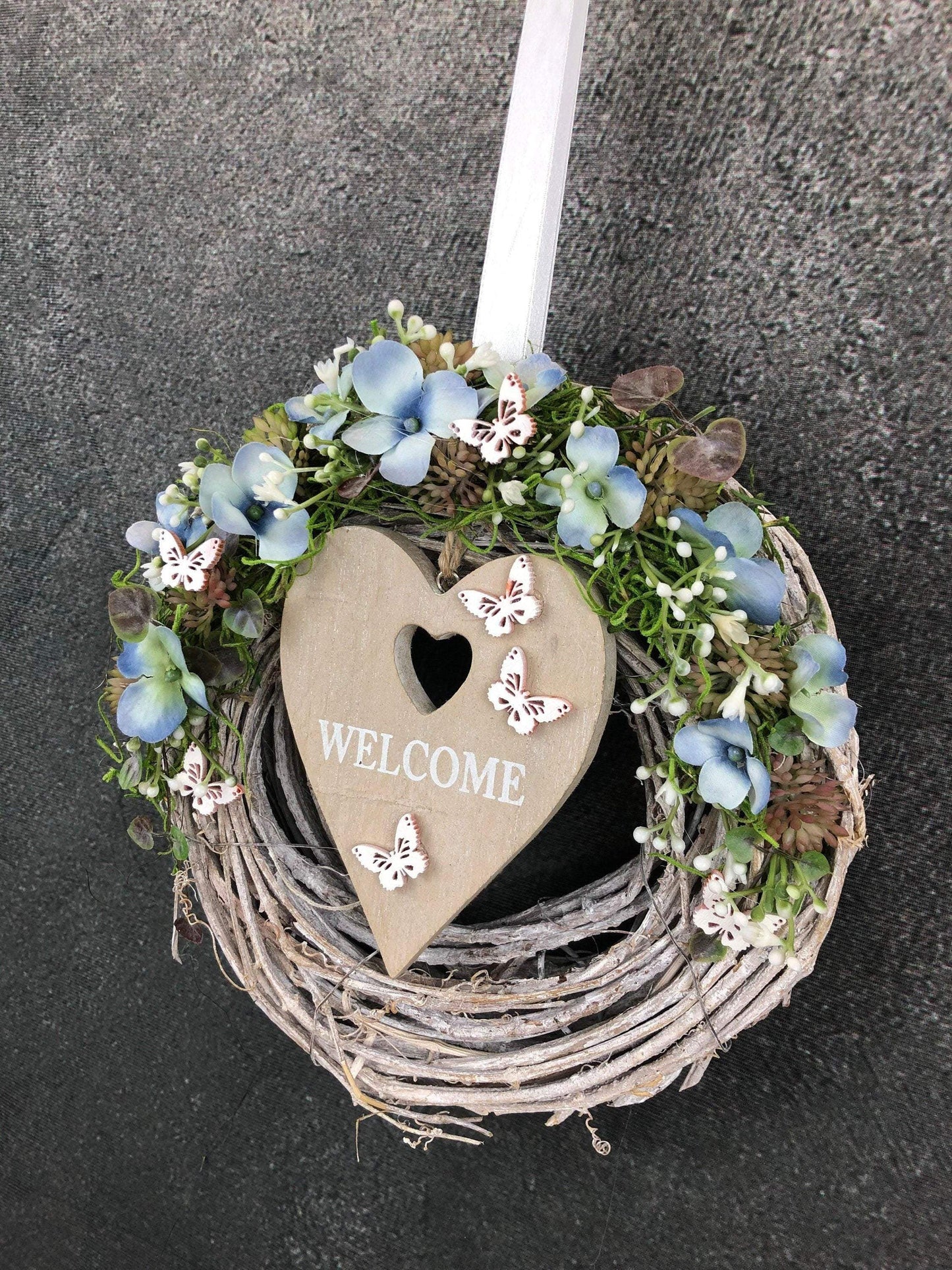 Türkranz Türdeko Türschmuck Herz Welcome Modern ganzjährig Tür Schmuck Schmetterling Herbst – handgemacht aus Seiden- und Kunstblumen, langlebig & pflegeleicht von SarahsFlowerStudio