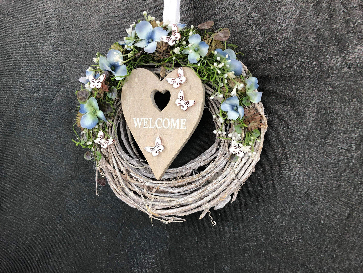 Türkranz Türdeko Türschmuck Herz Welcome Modern ganzjährig Tür Schmuck Schmetterling Herbst – handgemacht aus Seiden- und Kunstblumen, langlebig & pflegeleicht von SarahsFlowerStudio